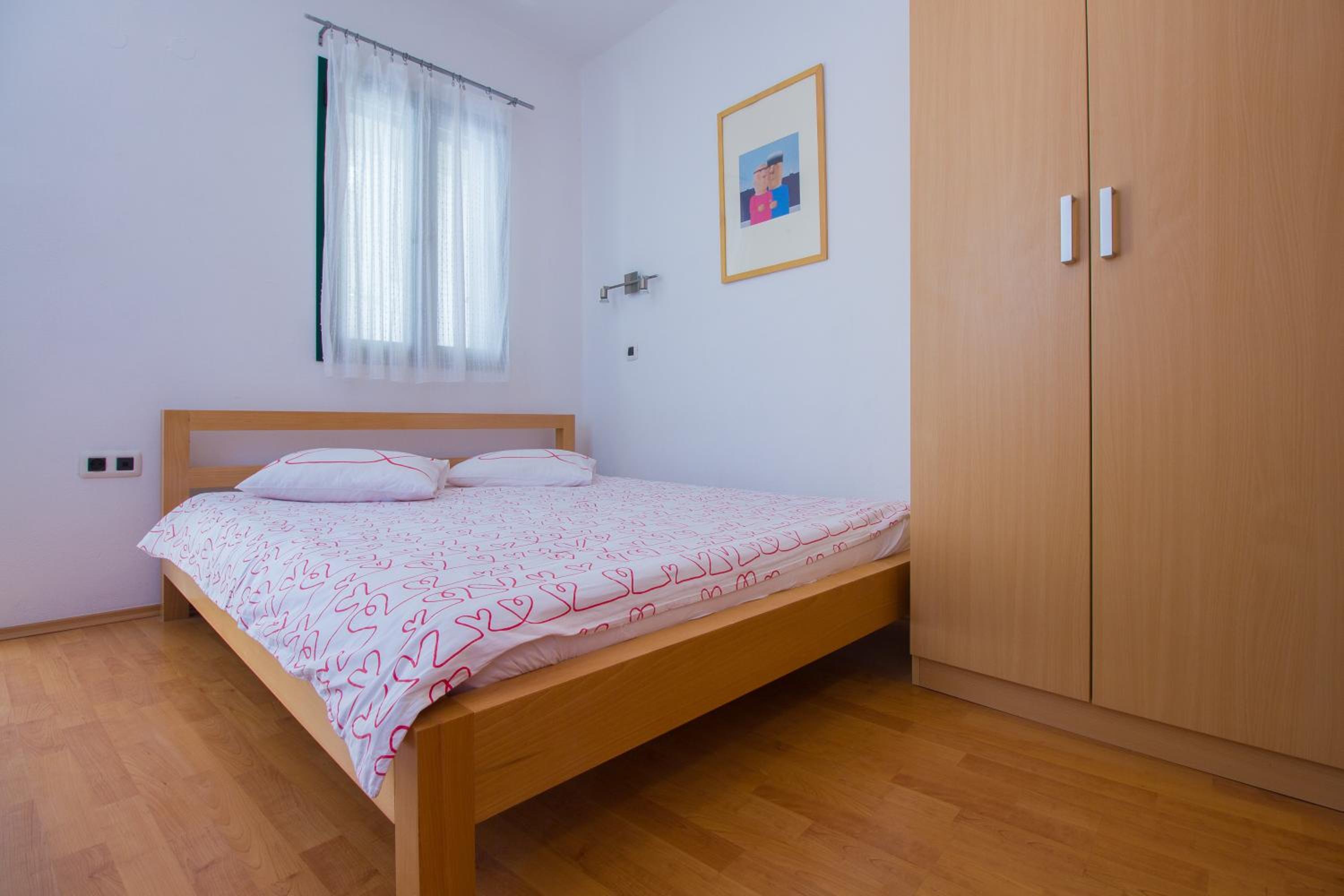 Studio Apartment - Photo 1