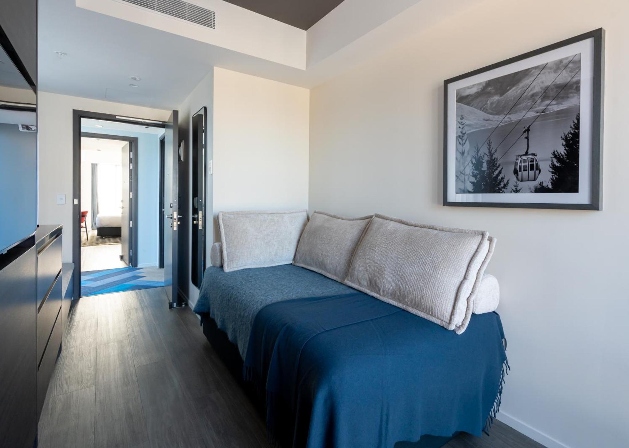 One-Bedroom Suite with Daybed and Mountain View - Photo 4