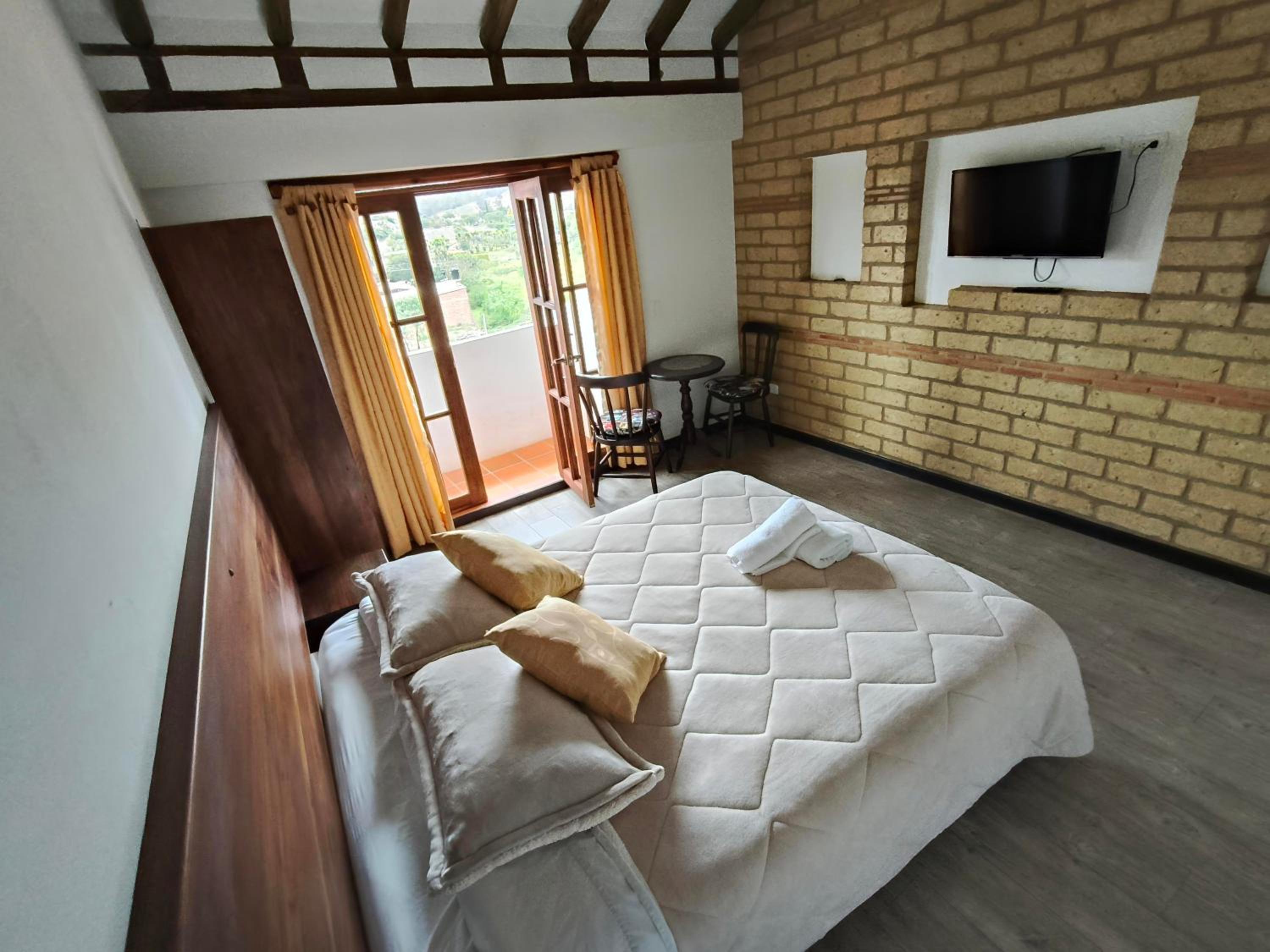 Deluxe Double Room with Balcony photo 2