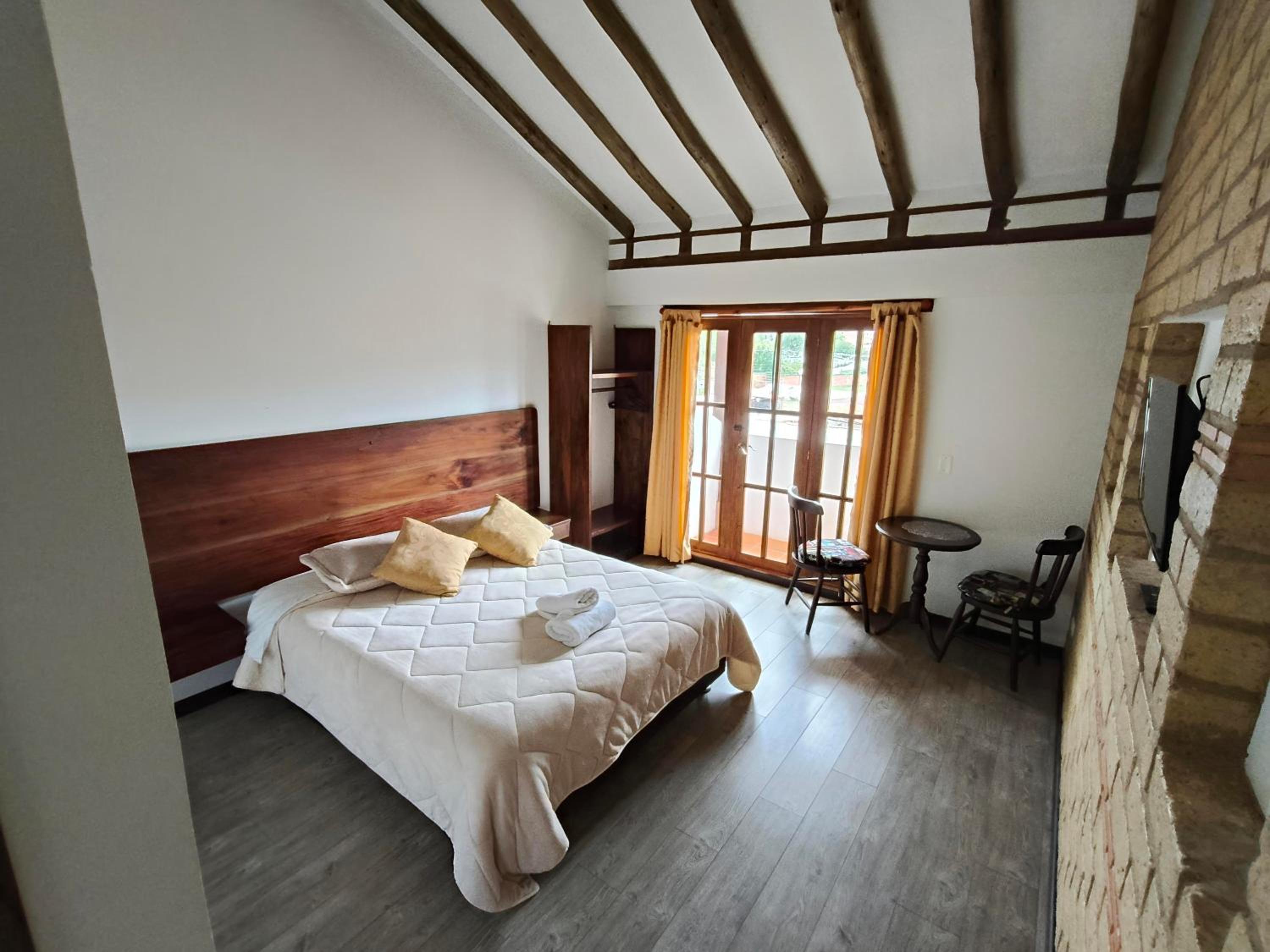 Deluxe Double Room with Balcony photo 3