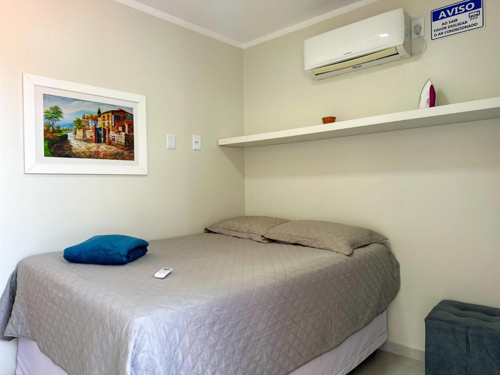 Eight-Bedroom House photo 3
