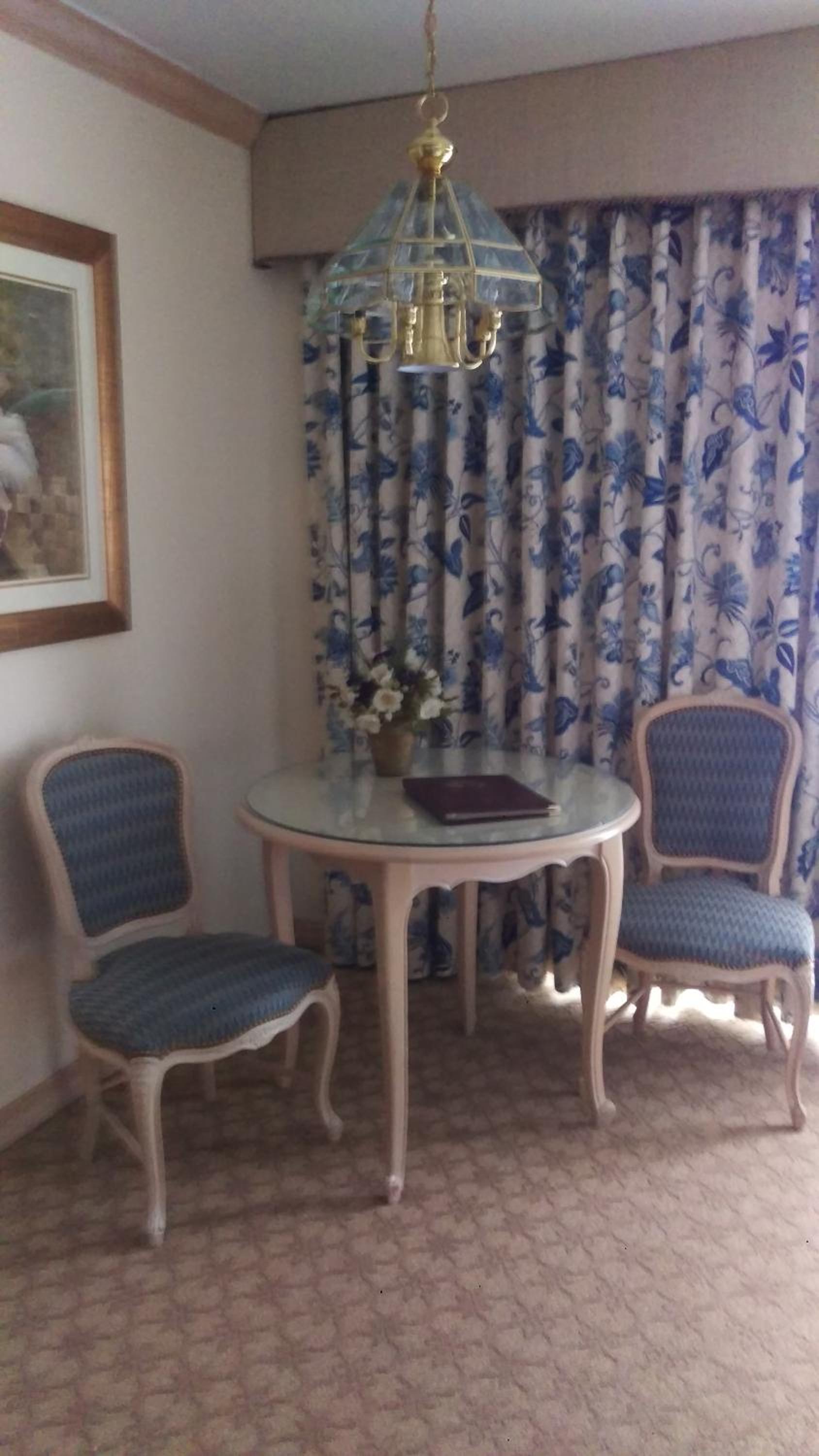 Queen Room with Two Queen Beds - Photo 2