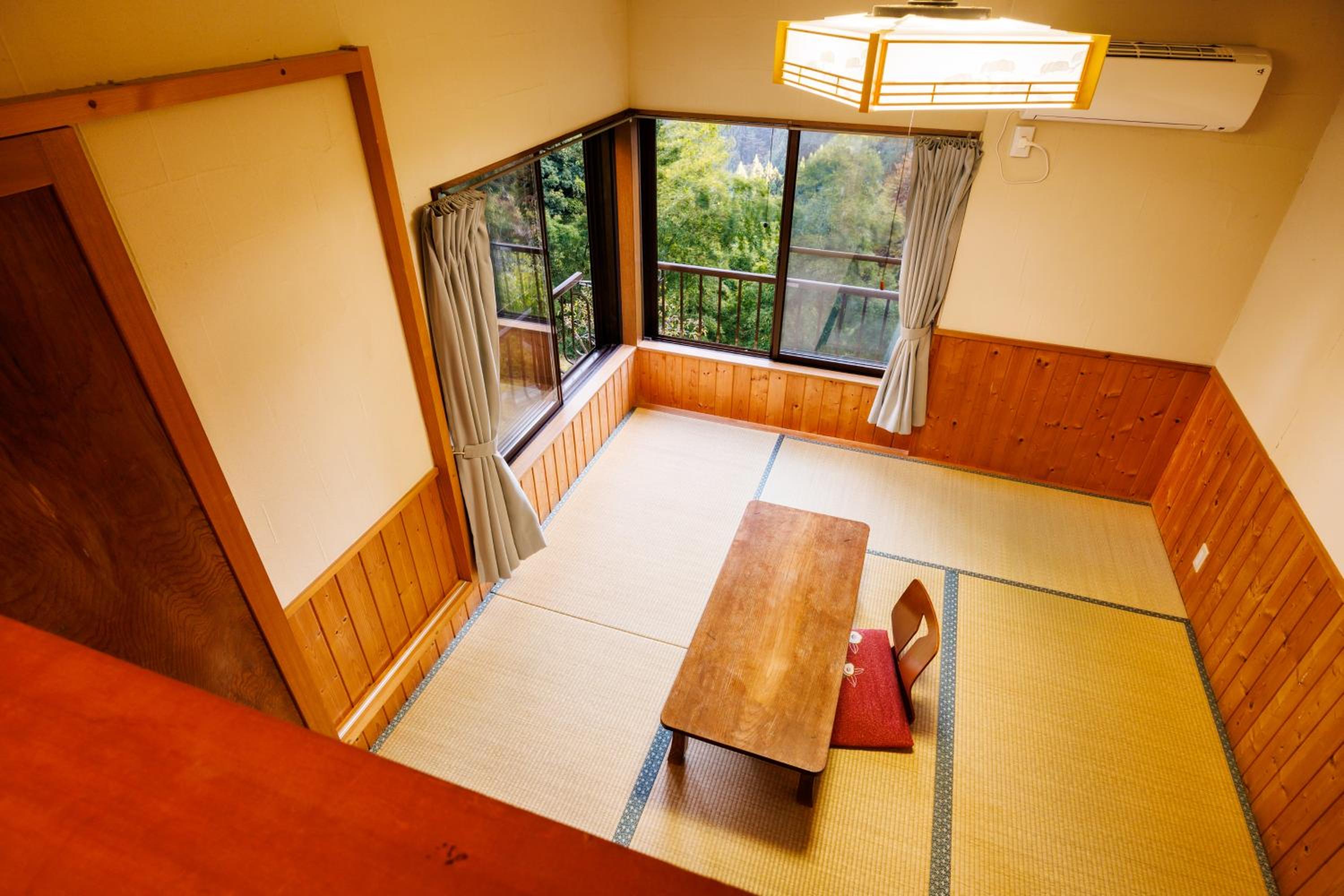 Economy Twin Room photo 2