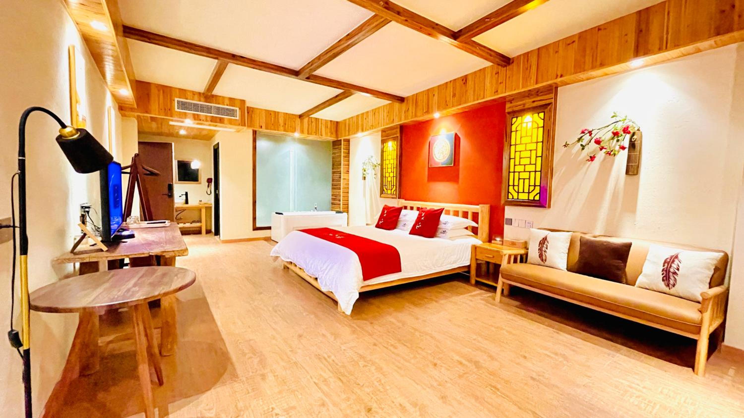 King Room with Mountain View photo 2