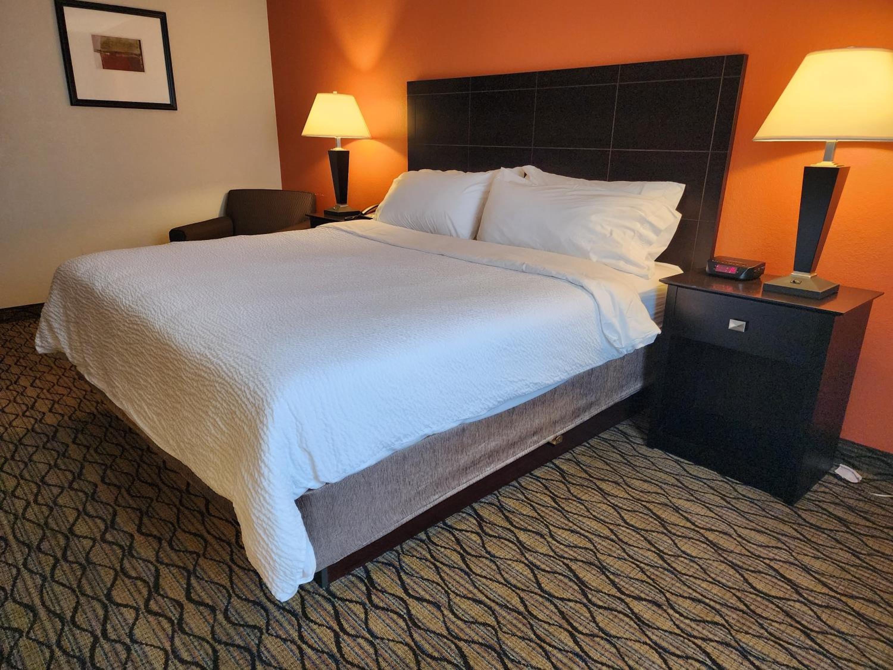 Standard King Room - Photo 3