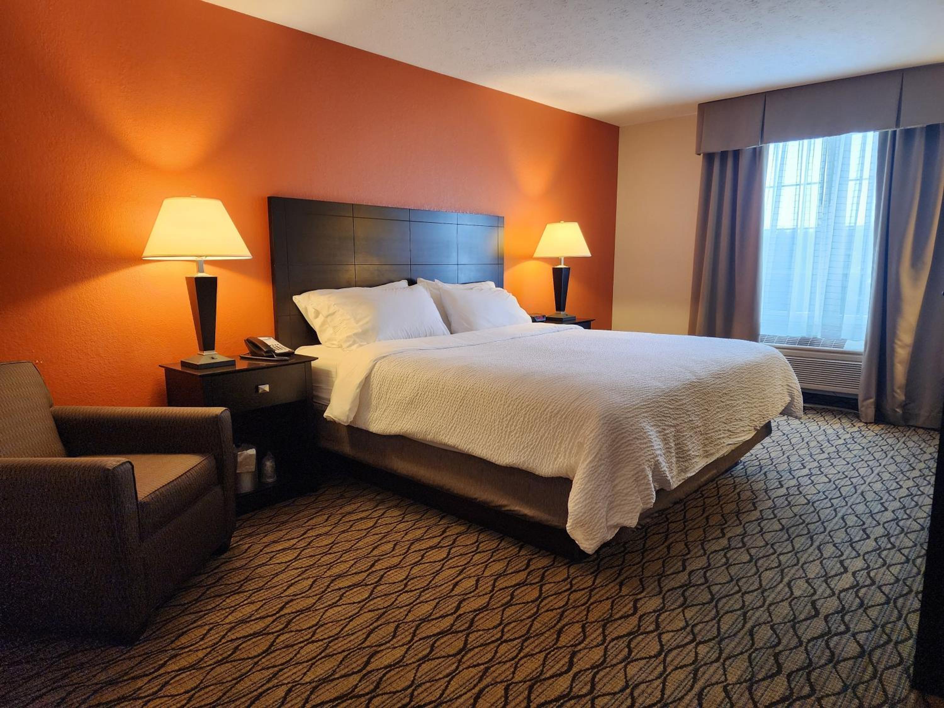 Standard King Room - Photo 4