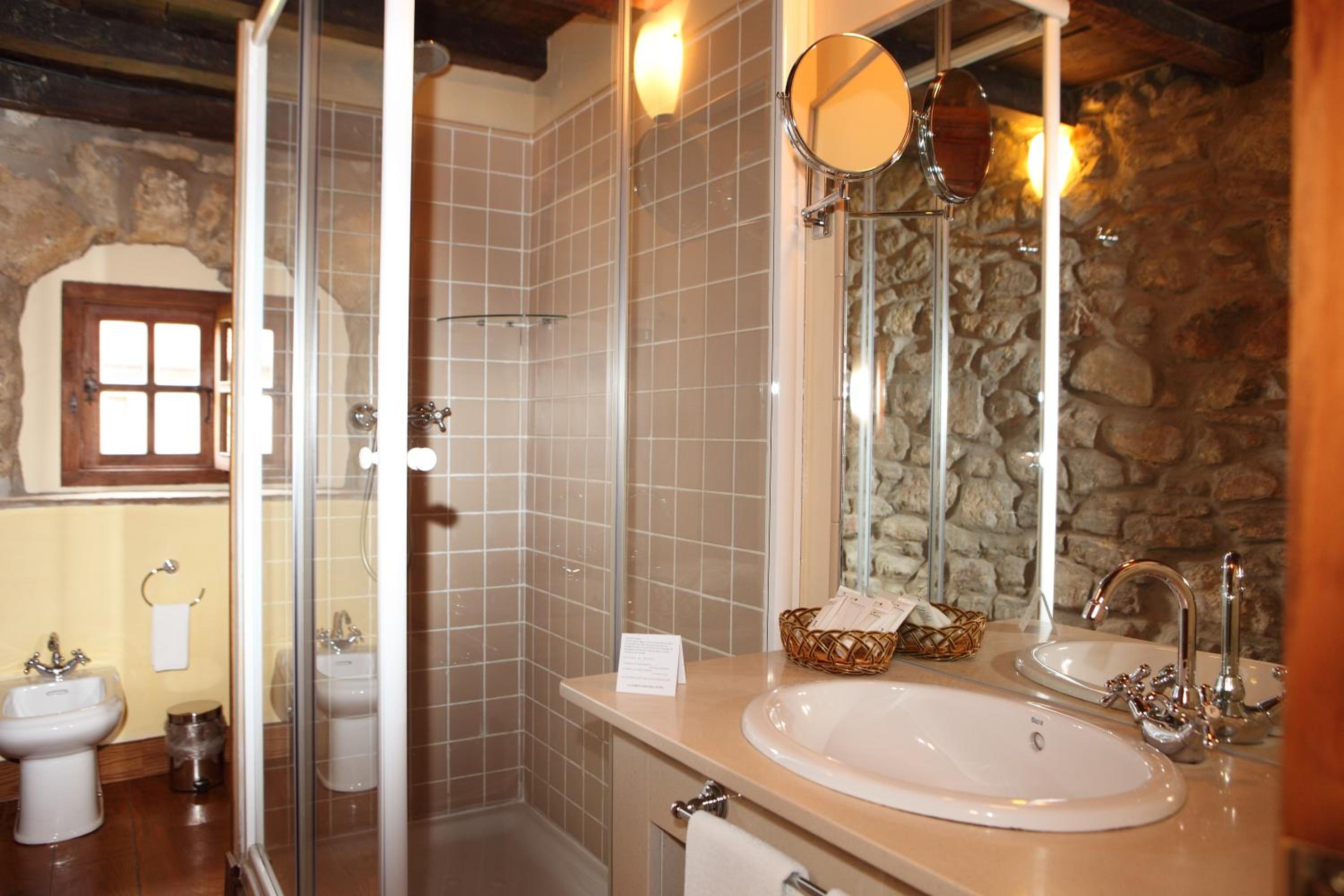 Premium Double or Twin Room - Photo 4