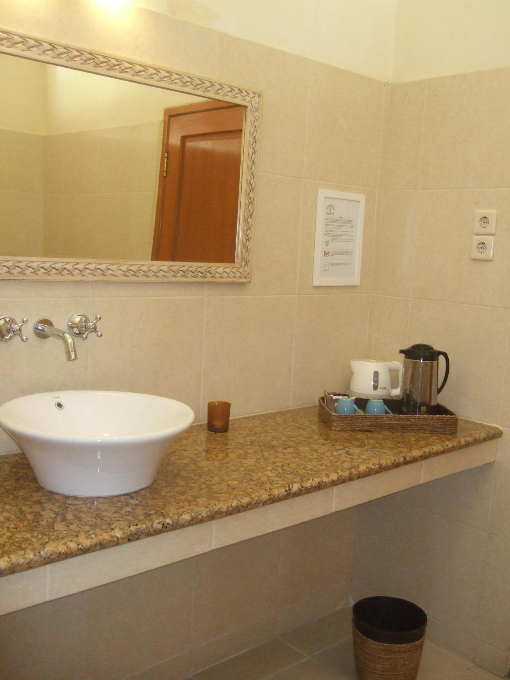 Twin Room with Garden View - Photo 12
