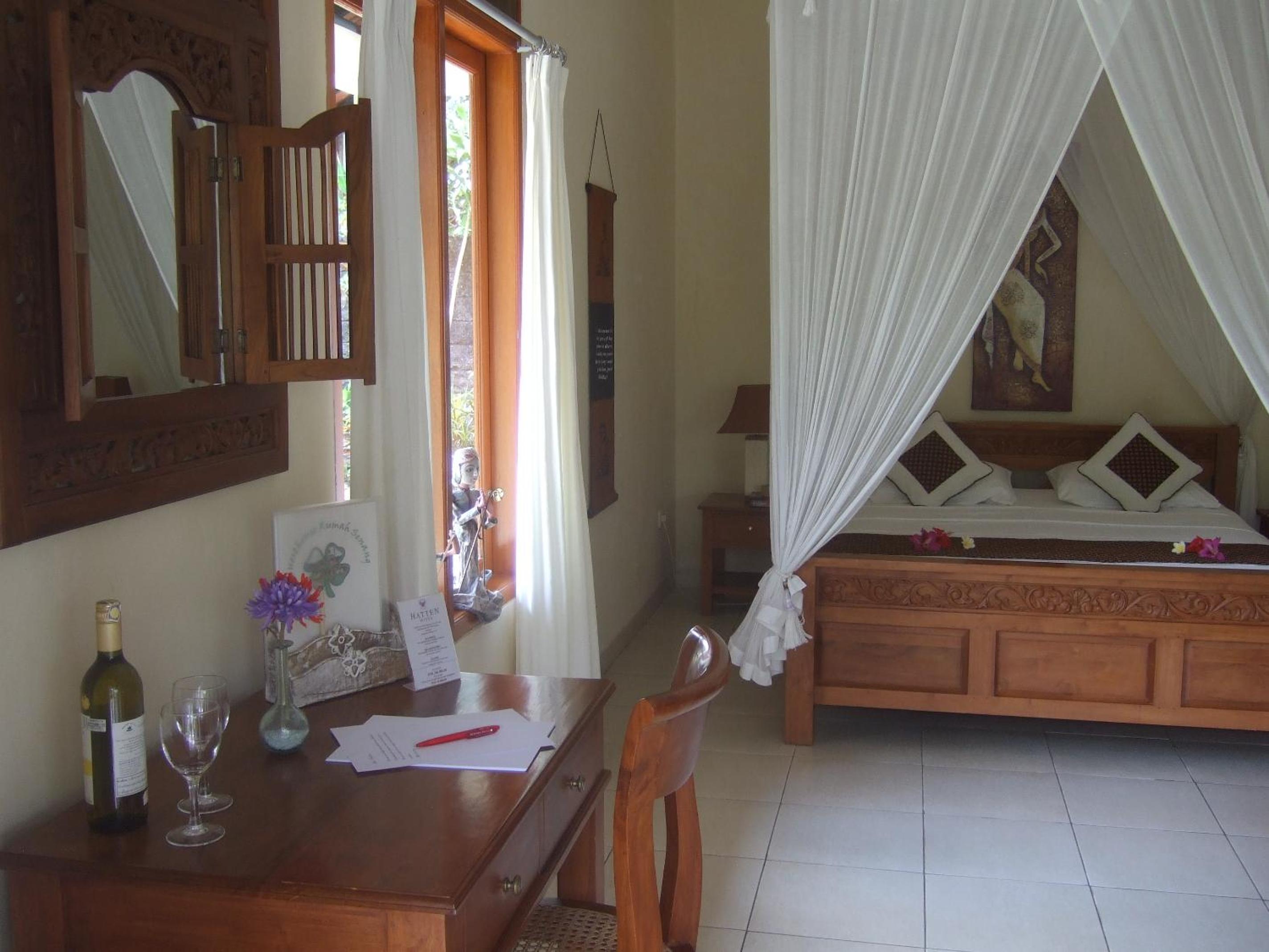 Double Room with Pool View - Photo 5
