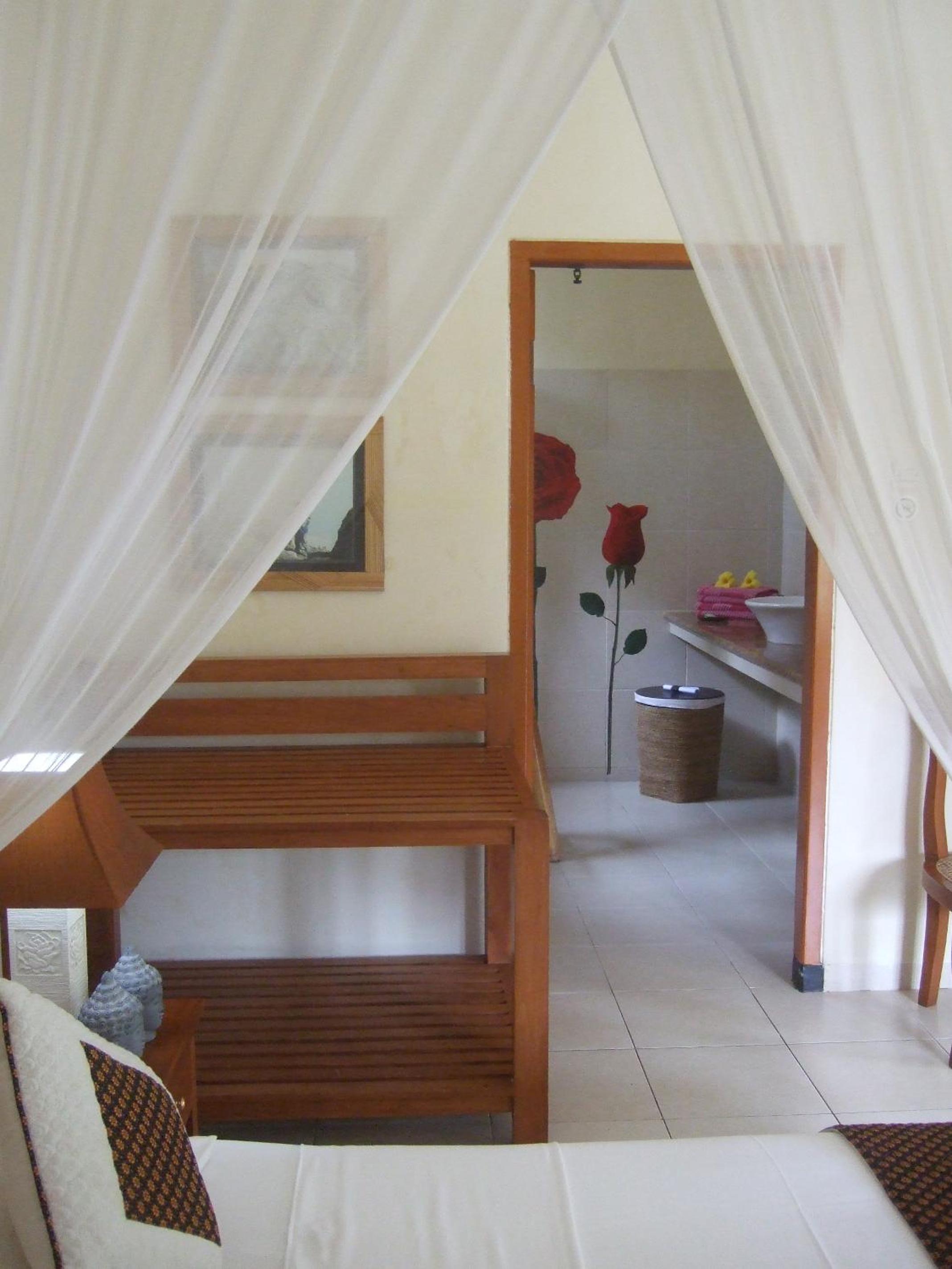 Double Room with Pool View - Photo 7