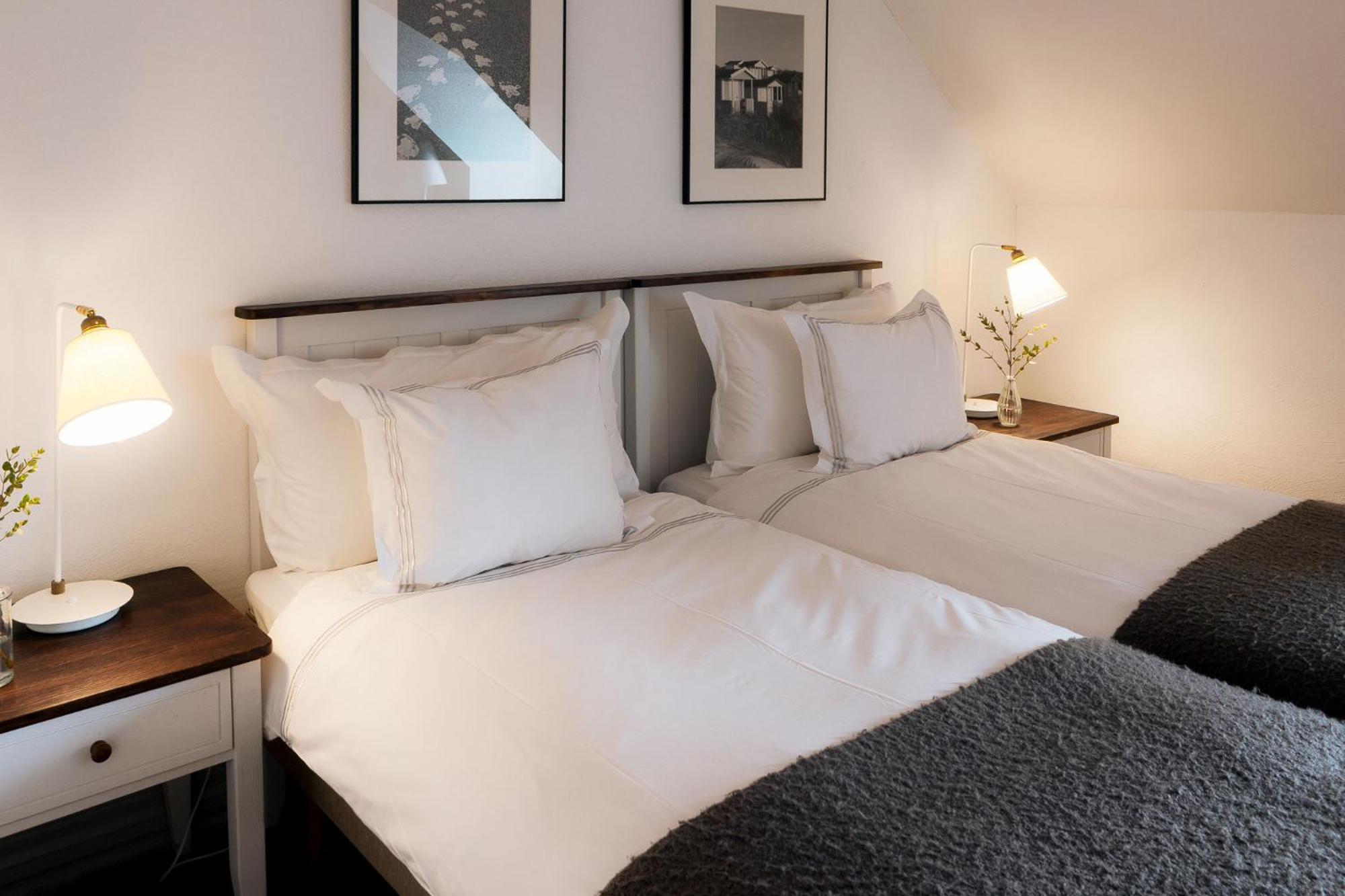 Twin Room (3 min walk)