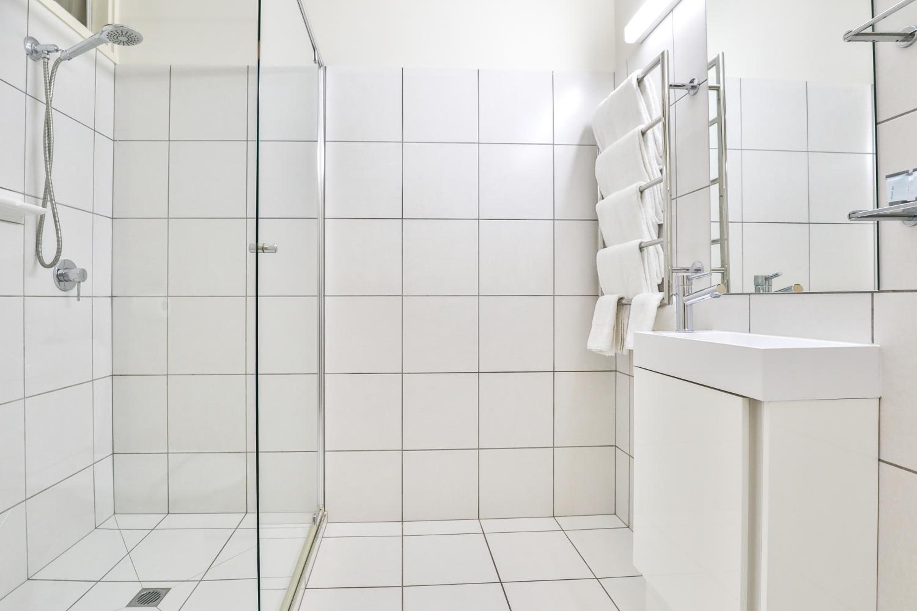 Interconnecting room with separate ensuites - No Pets Allowed