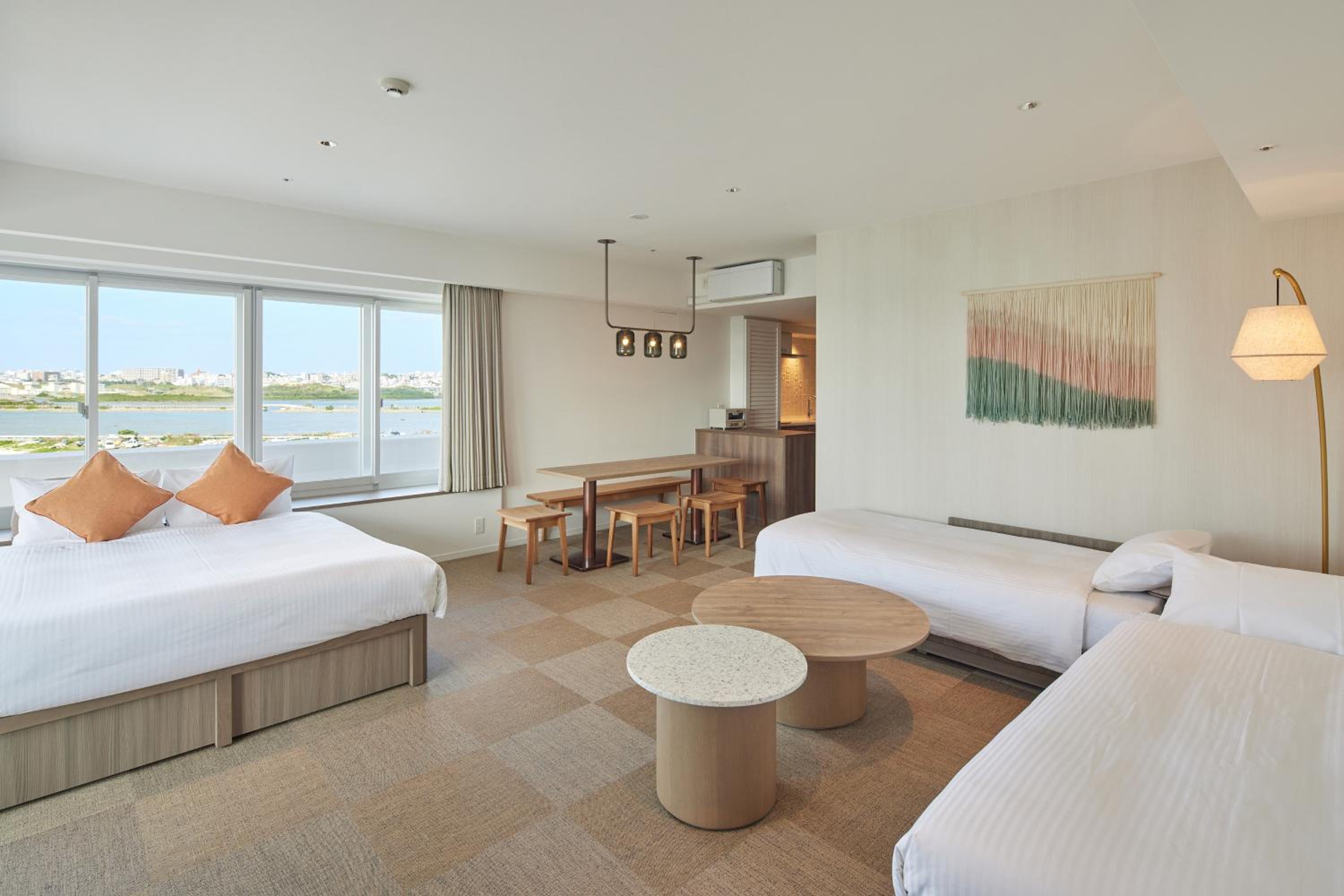 Suite - Photo 10