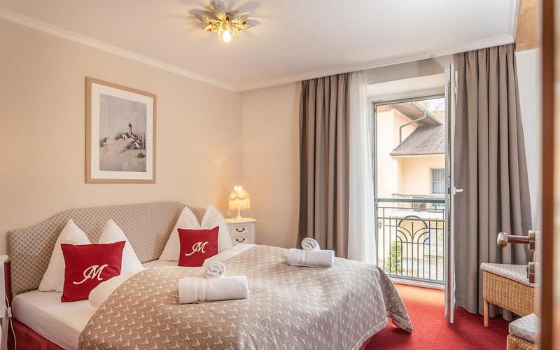 Deluxe Double Room with Balcony photo 2