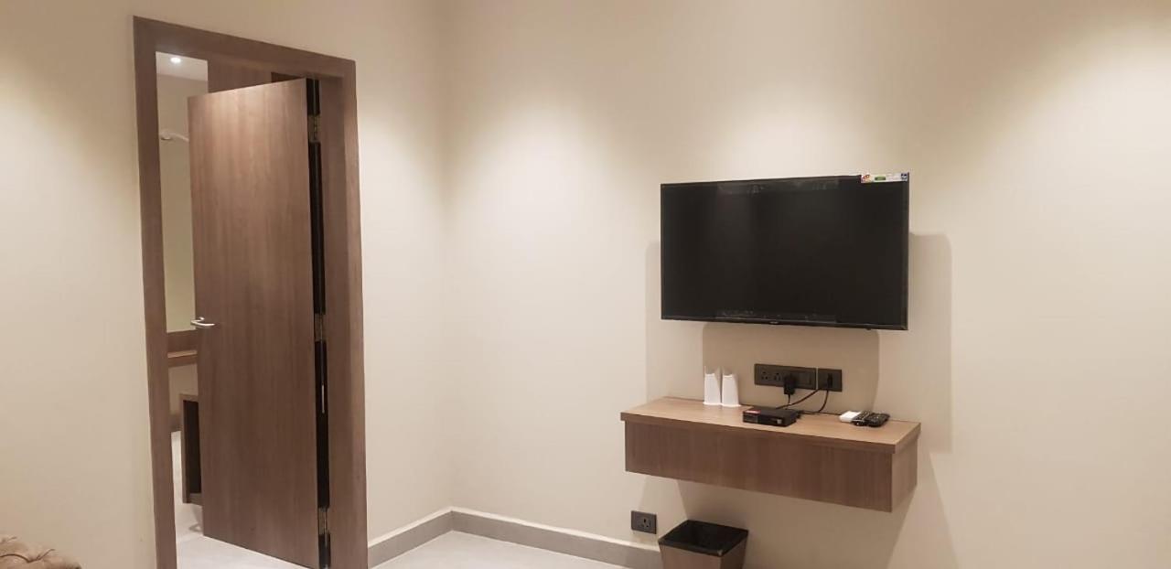 Deluxe King Room photo 2