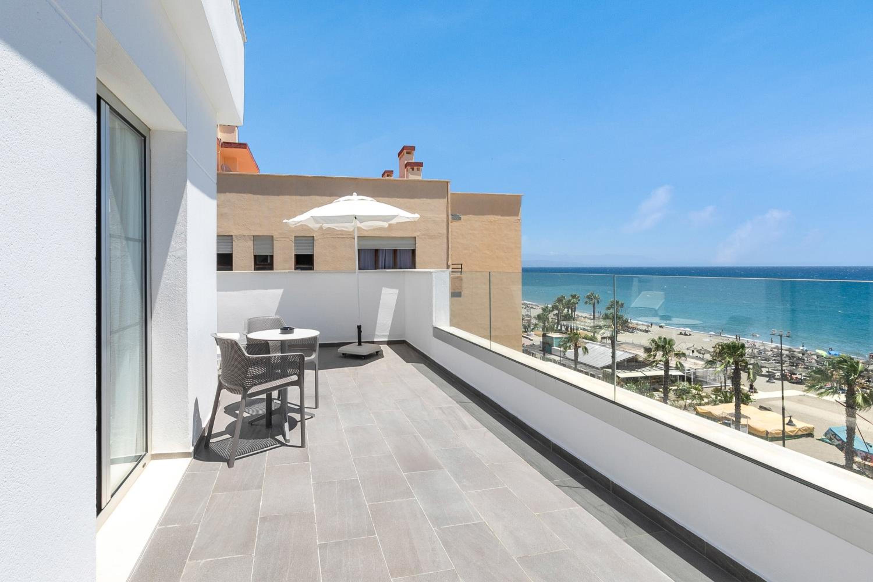 Superior Topfloor Room Sea View - Photo 4