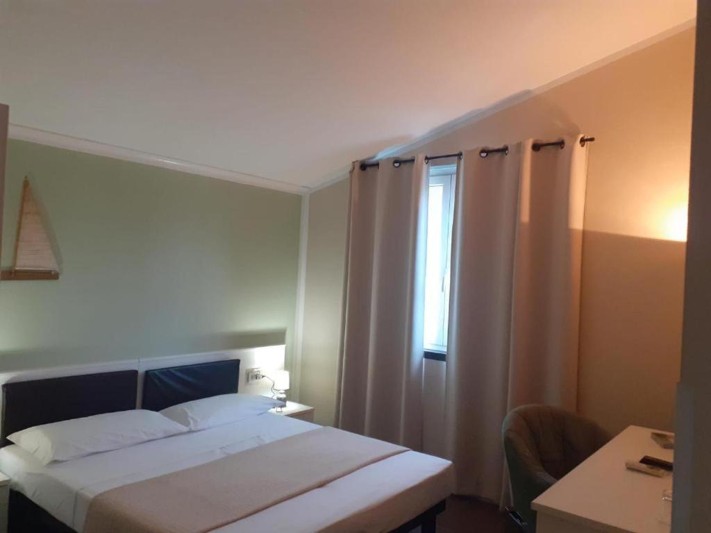 Large Double Room photo 2