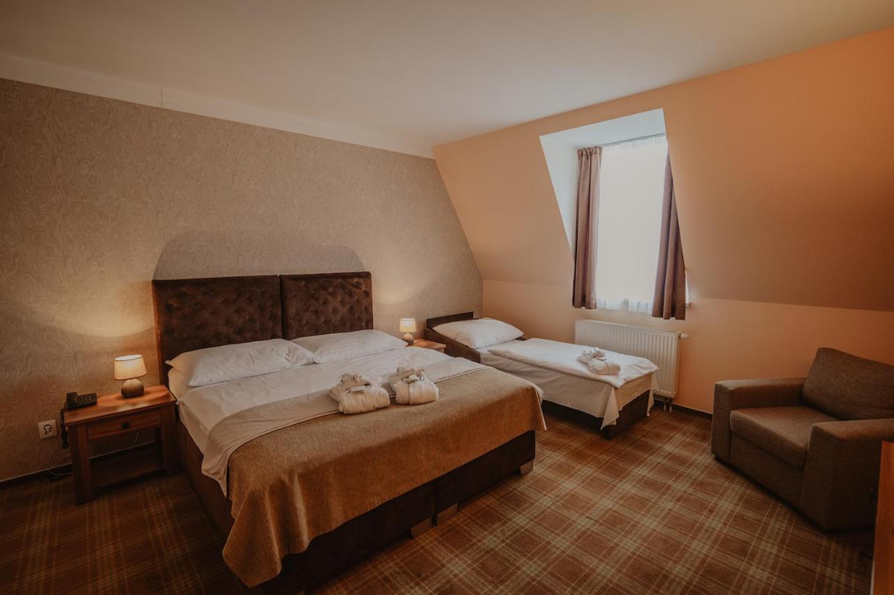 Triple Room with Lake View