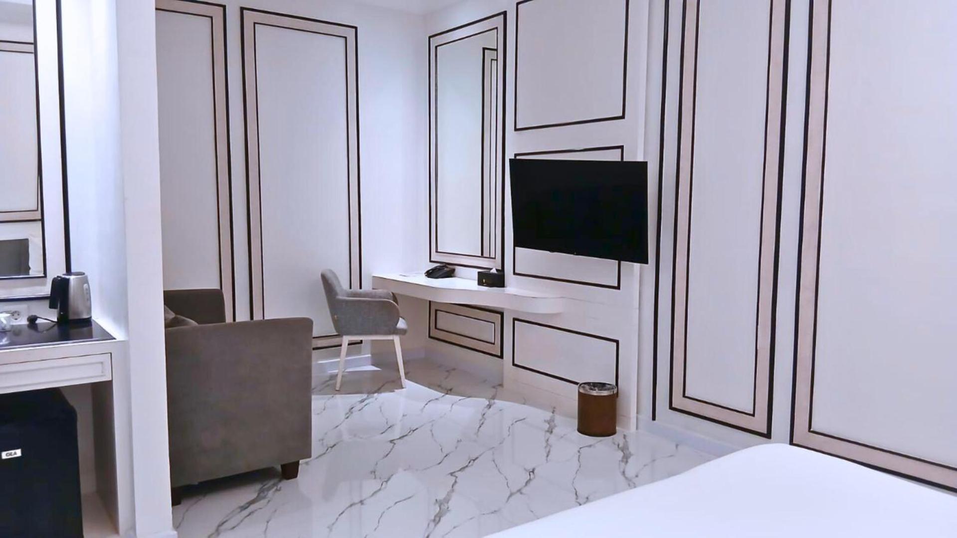 Deluxe King Suite - Photo 1