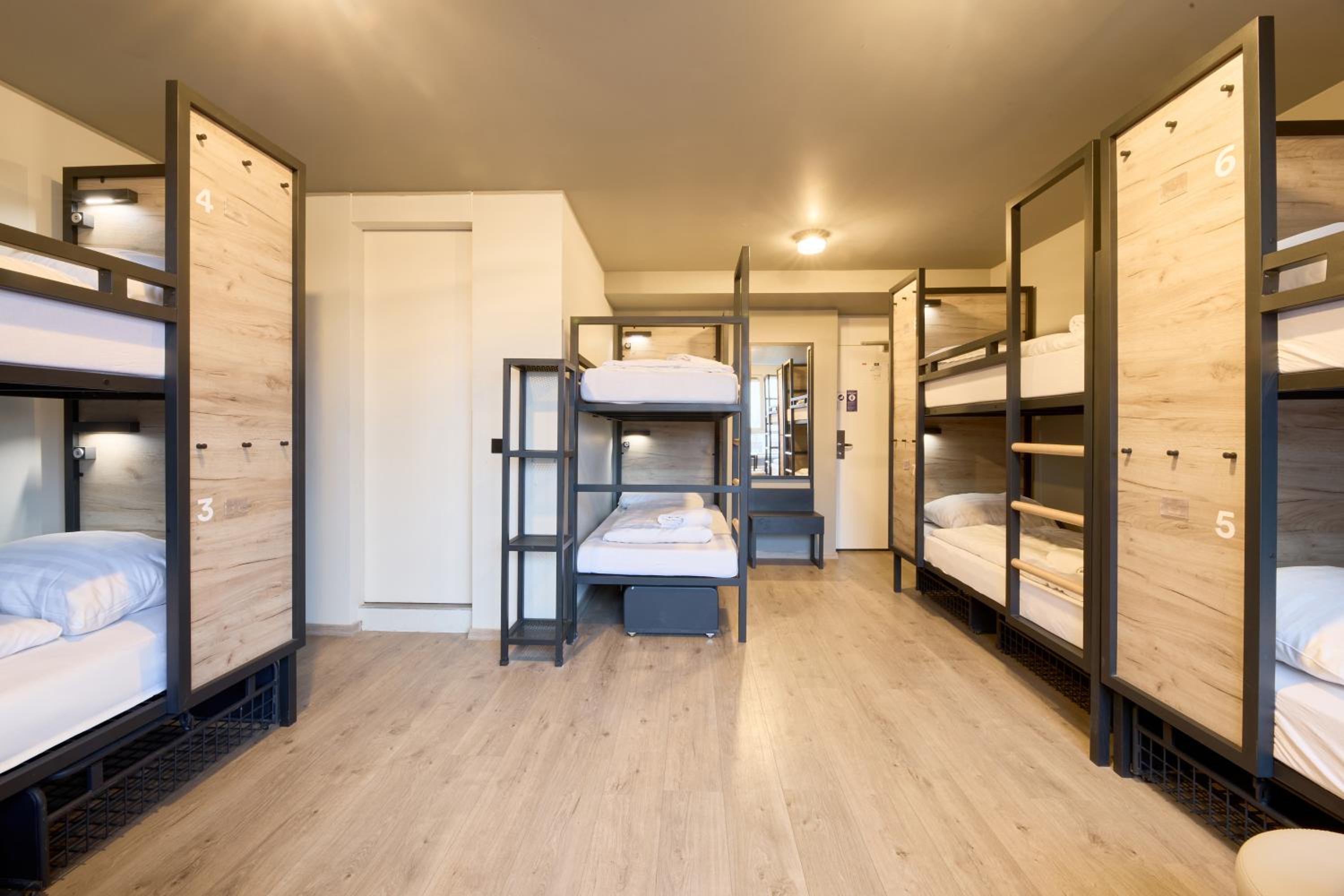 Bed in 8-Bed Dormitory Room photo 3