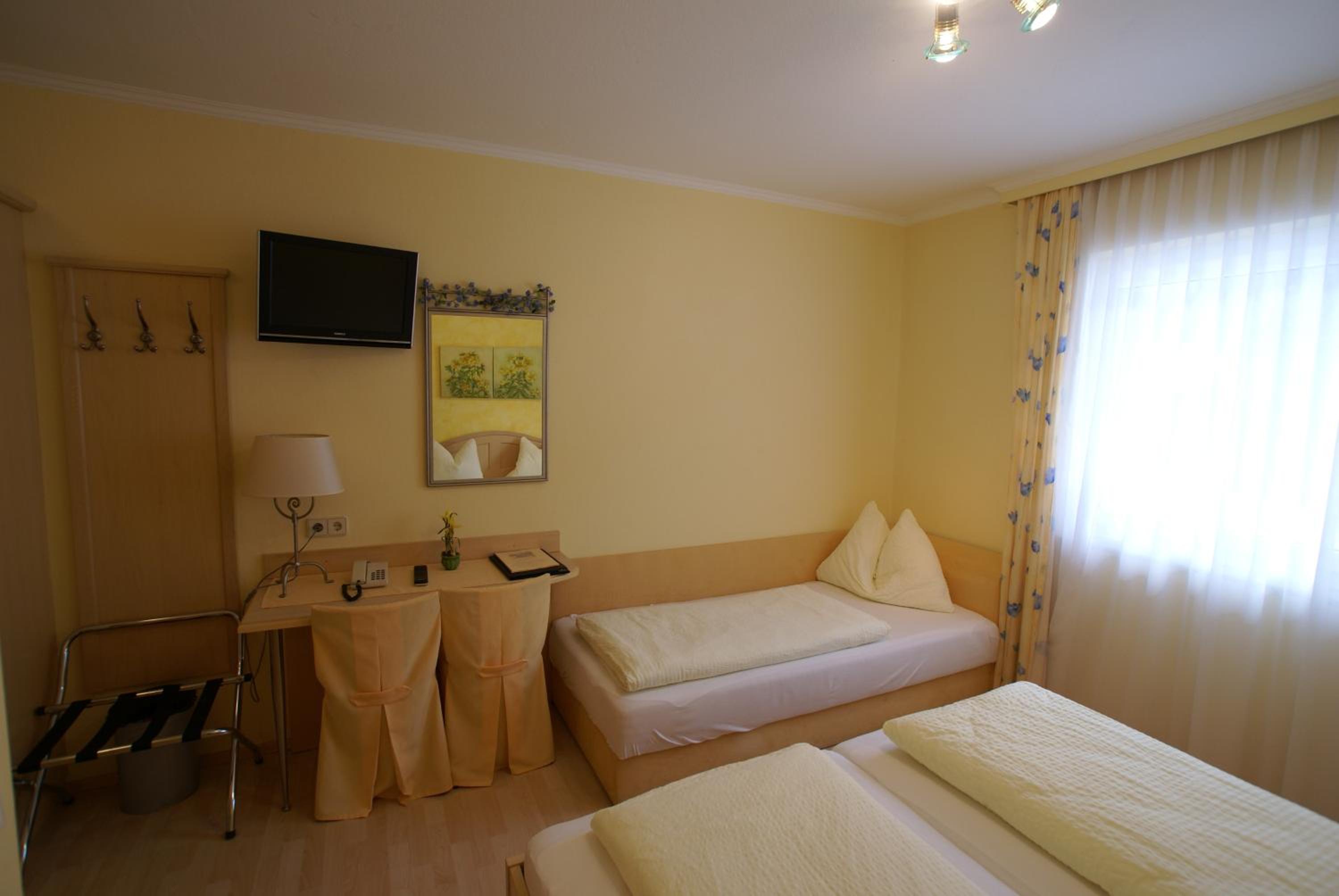 Triple Room - Photo 7