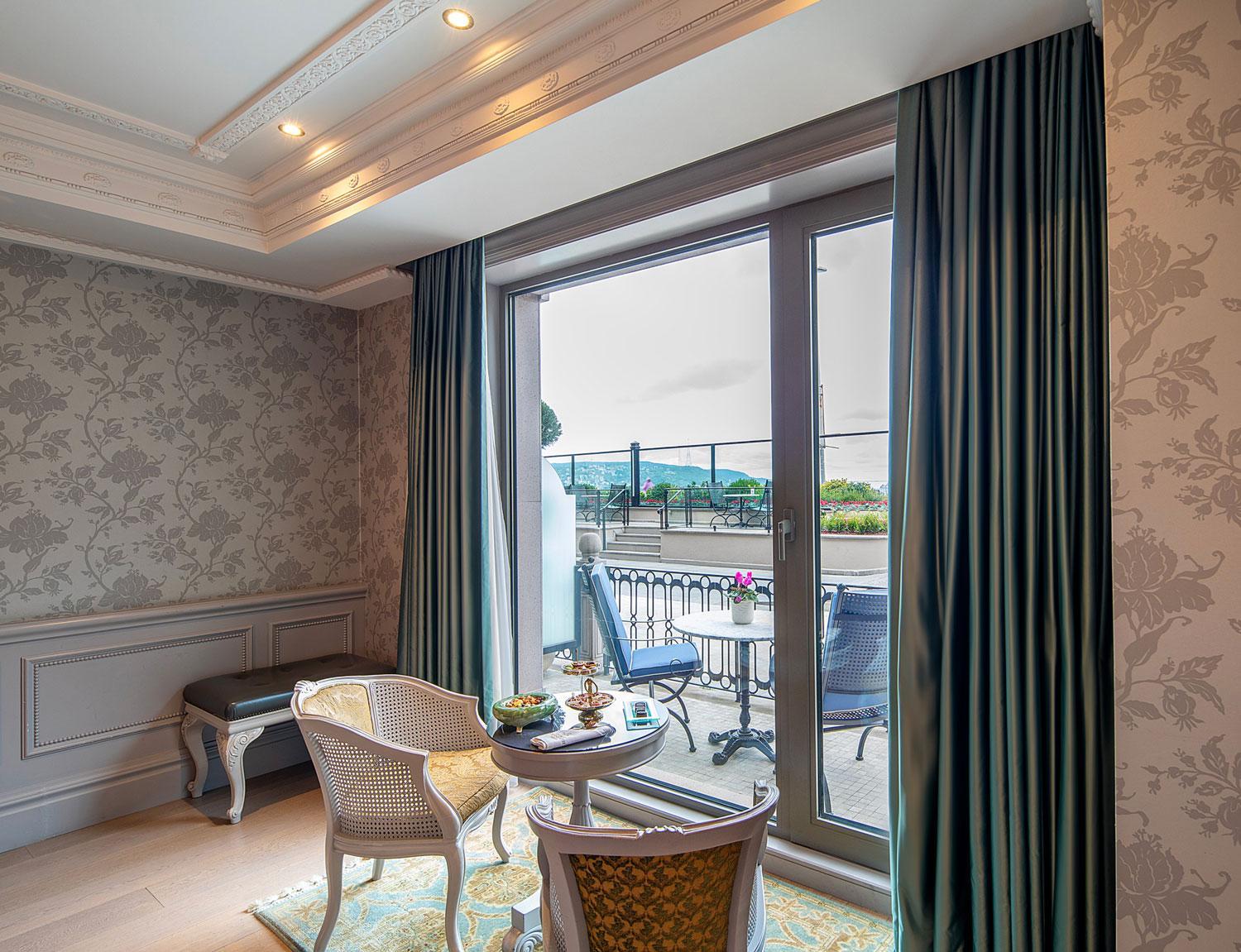 Deluxe King Room photo 1