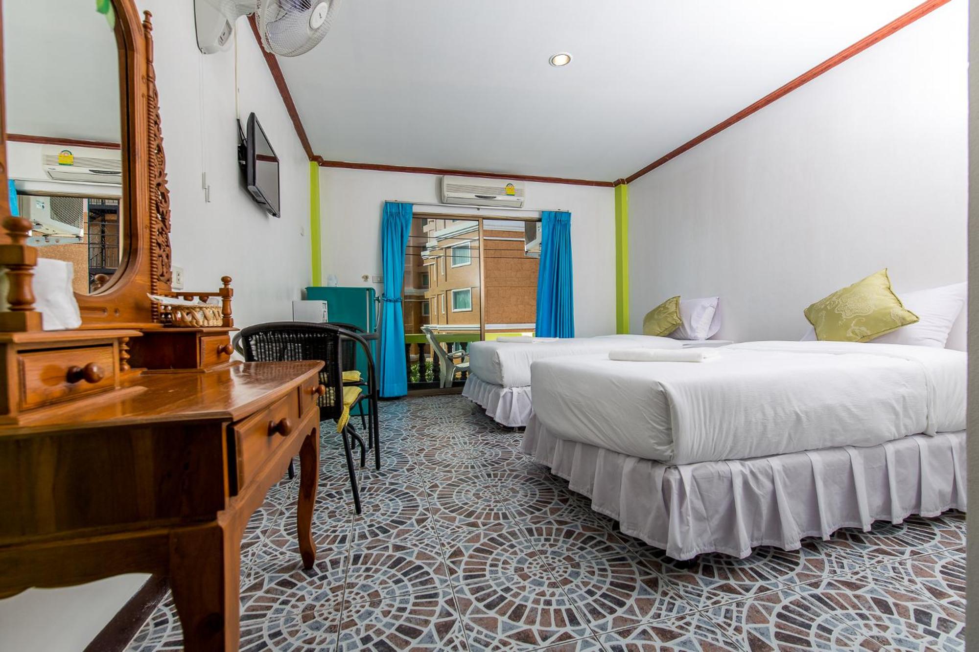 Twin Room with Balcony photo 3