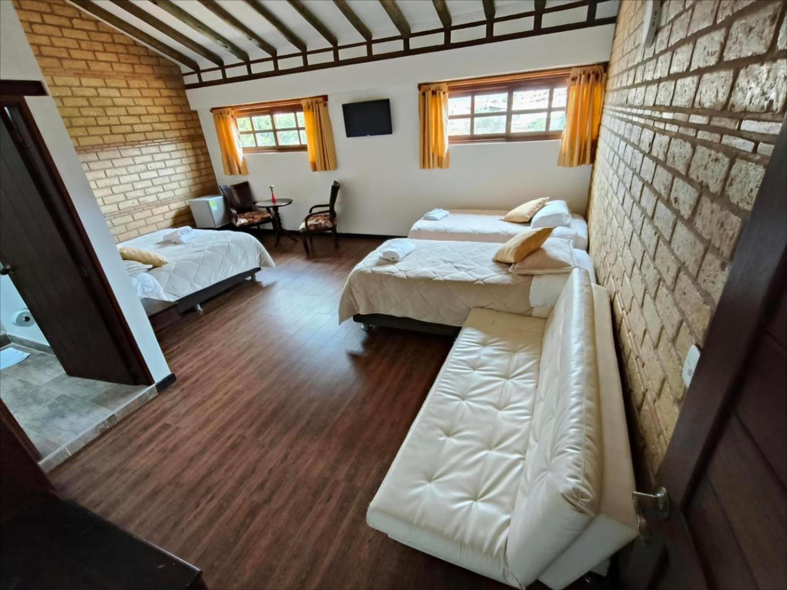 Deluxe Family Room photo 3