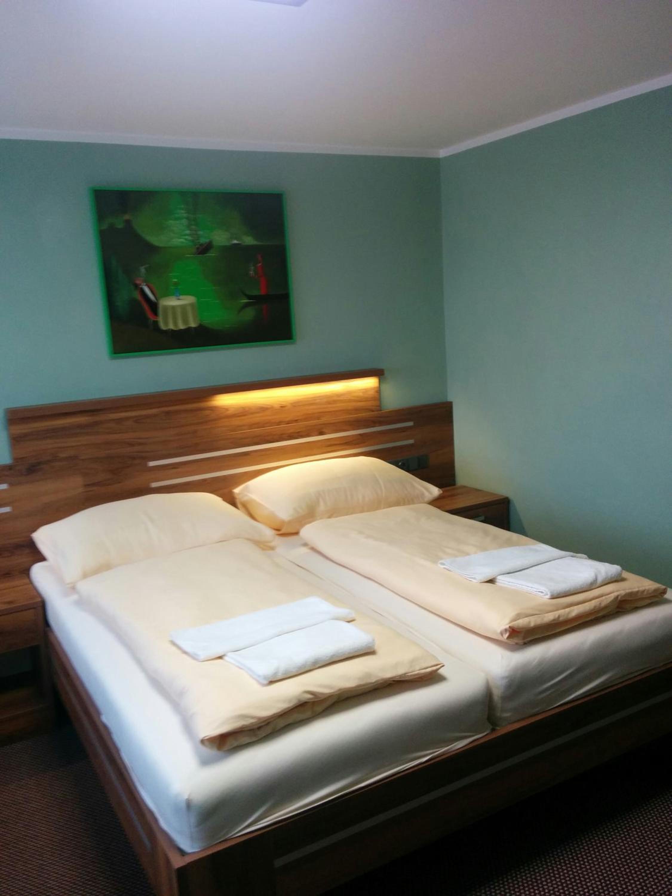 Double or Twin Room - Photo 4