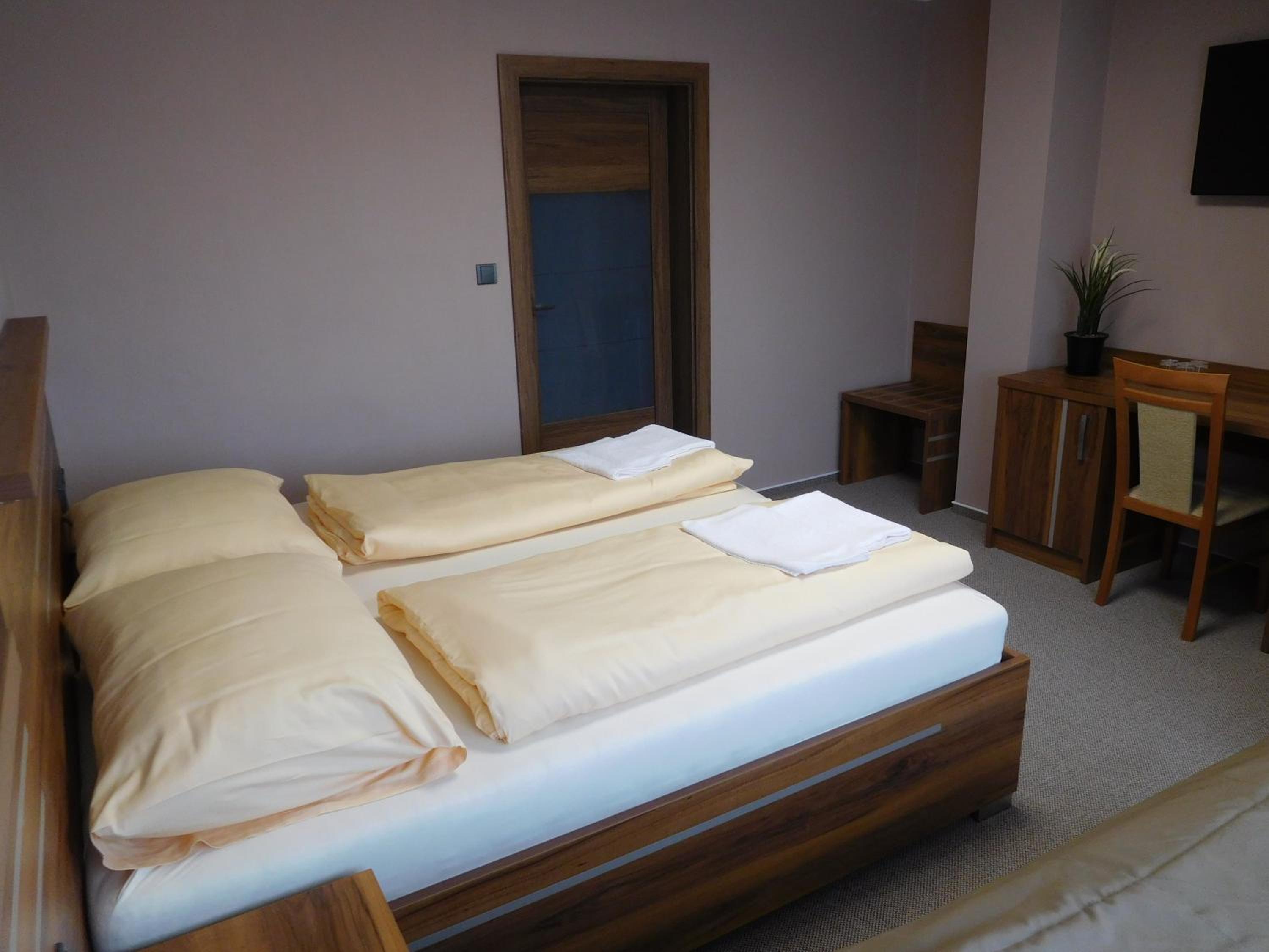 Double or Twin Room - Photo 3
