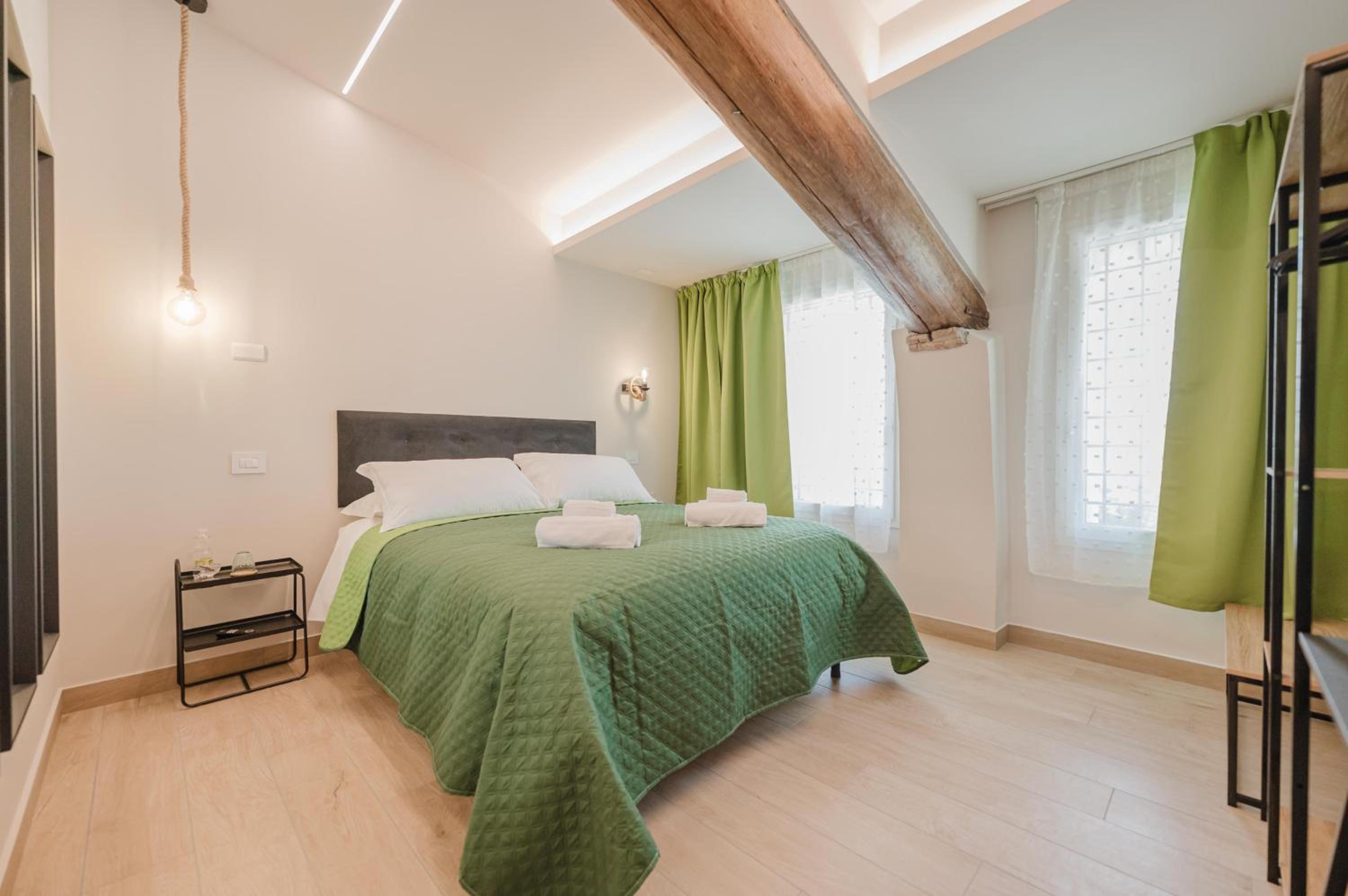 Large Double Room photo 3