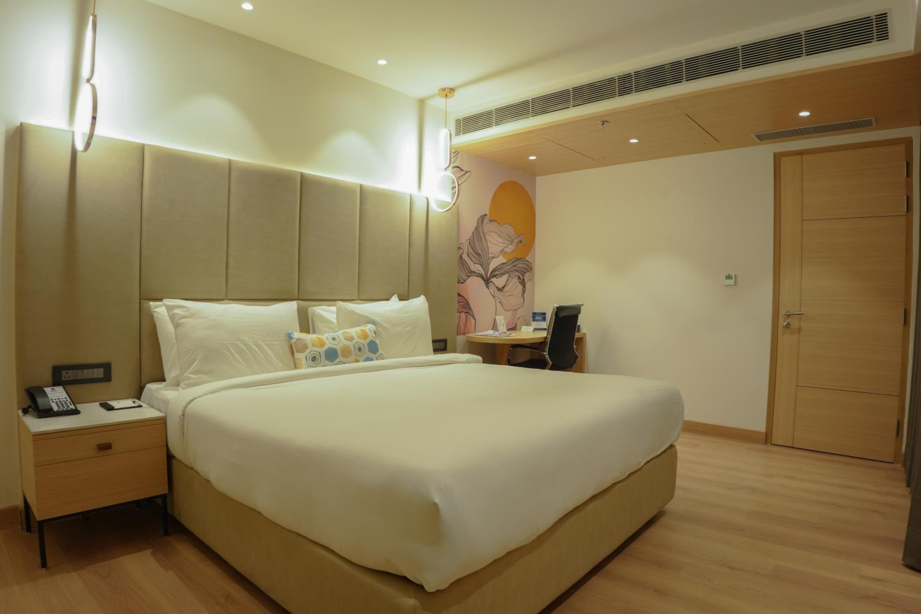 King Suite with Separate Living Room - Non-Smoking photo 2