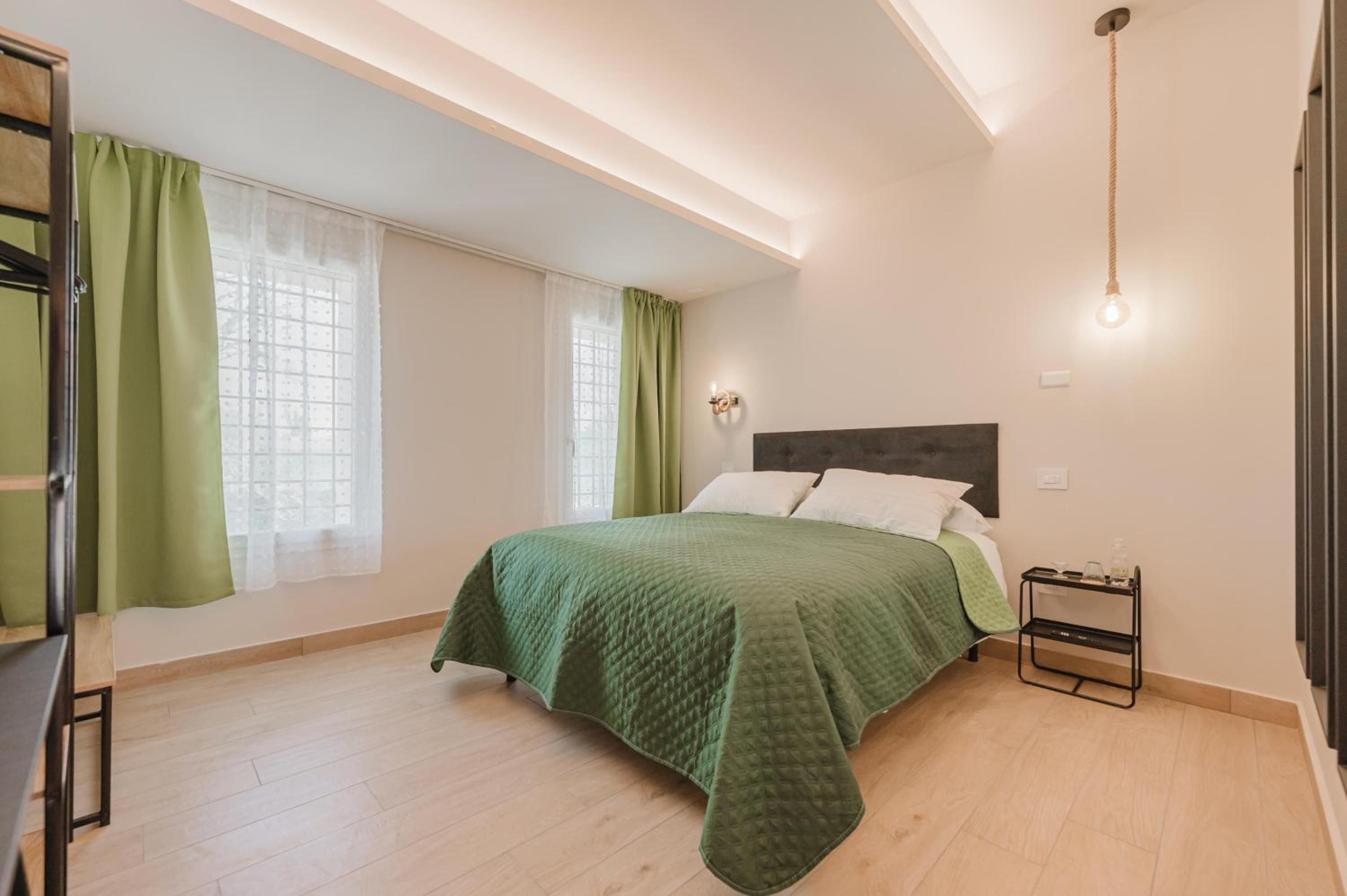 Large Double Room photo 3