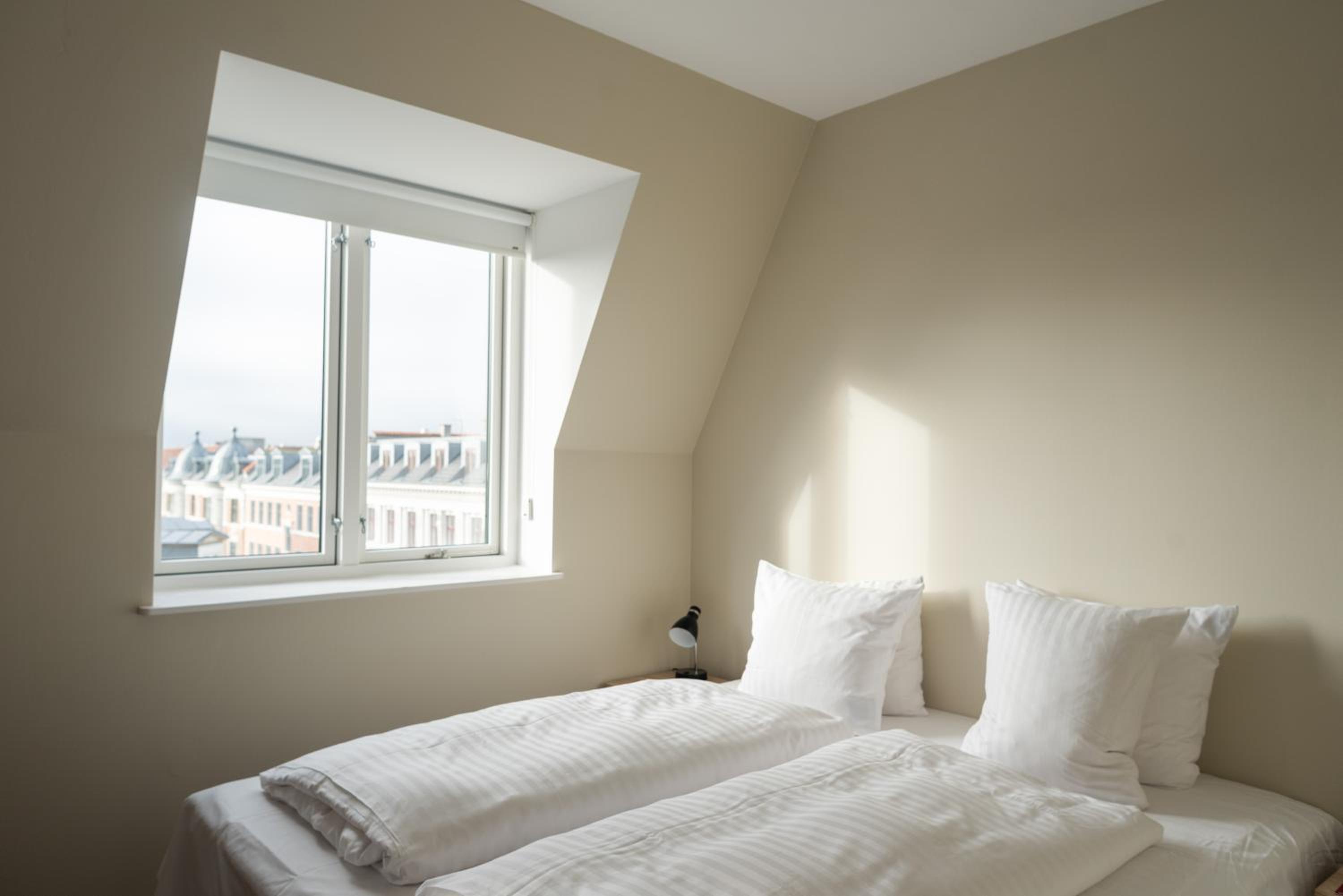 Deluxe Double or Twin Room thumbnail 5