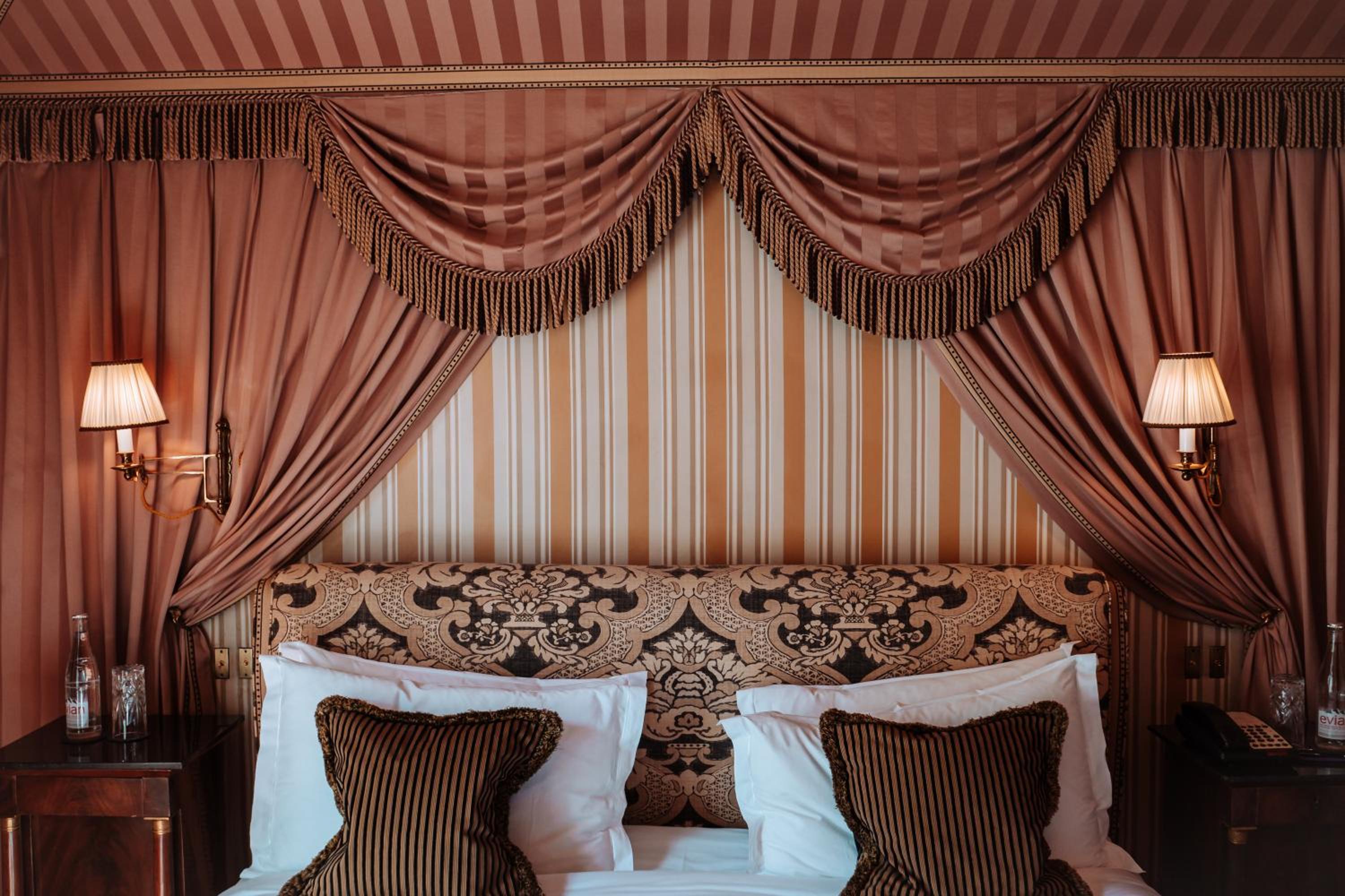 Deluxe Double Room with Balcony photo 2