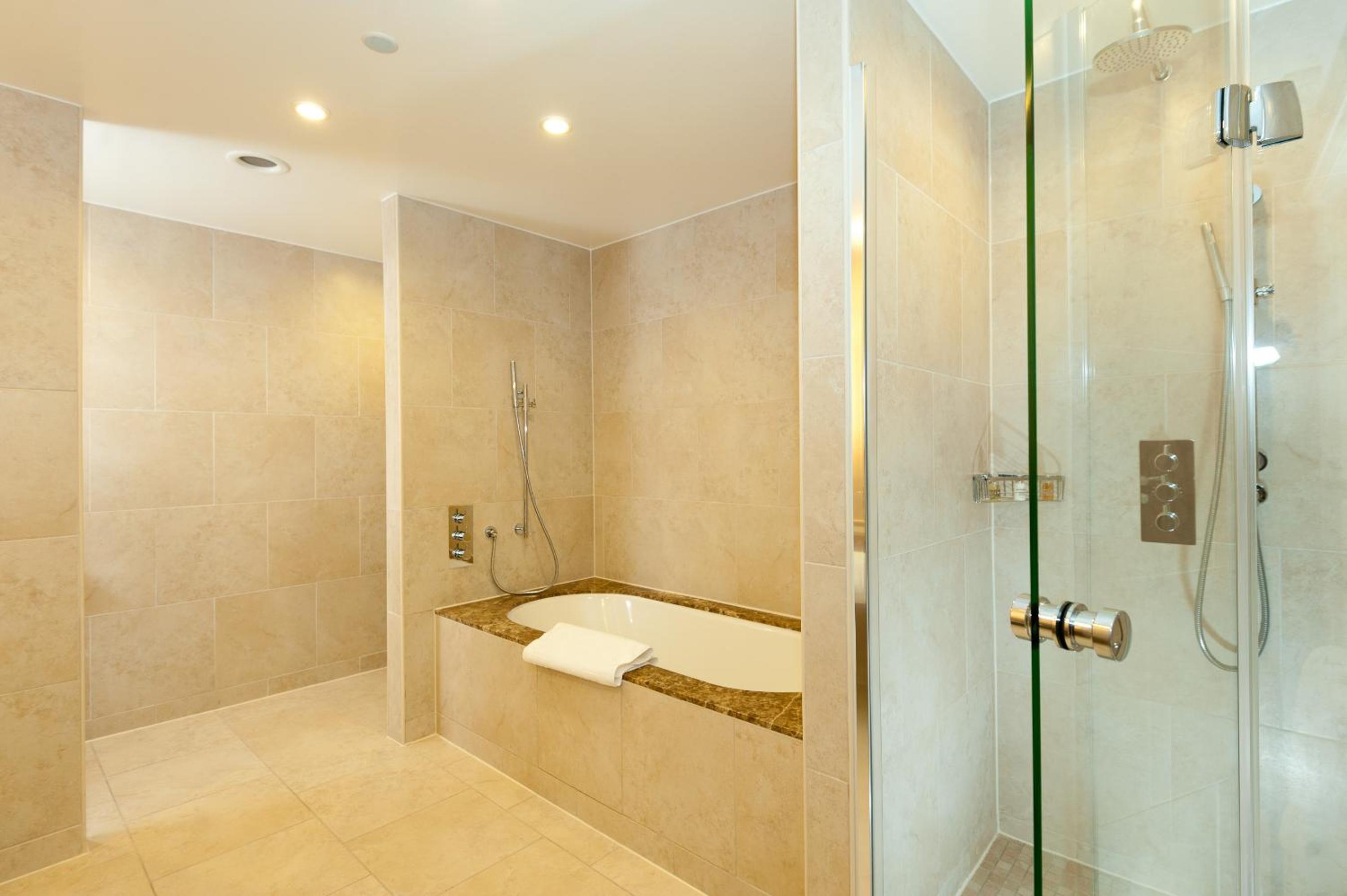 Executive Twin Room - Photo 7