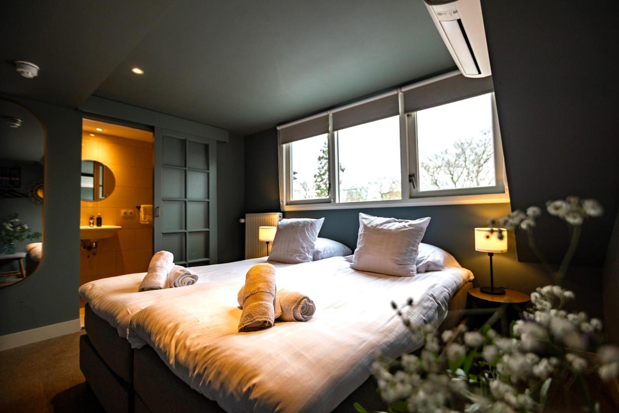 Twin Room with Private Bathroom photo 1