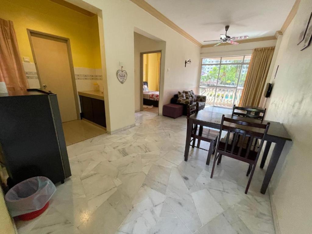 One-Bedroom House - Photo 2