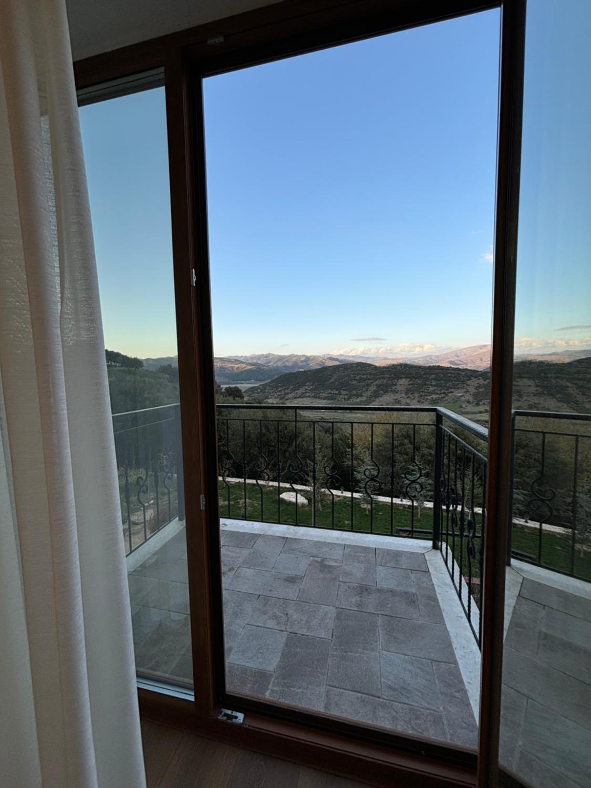 Deluxe Suite with Balcony with Valley and Mountain View photo 3
