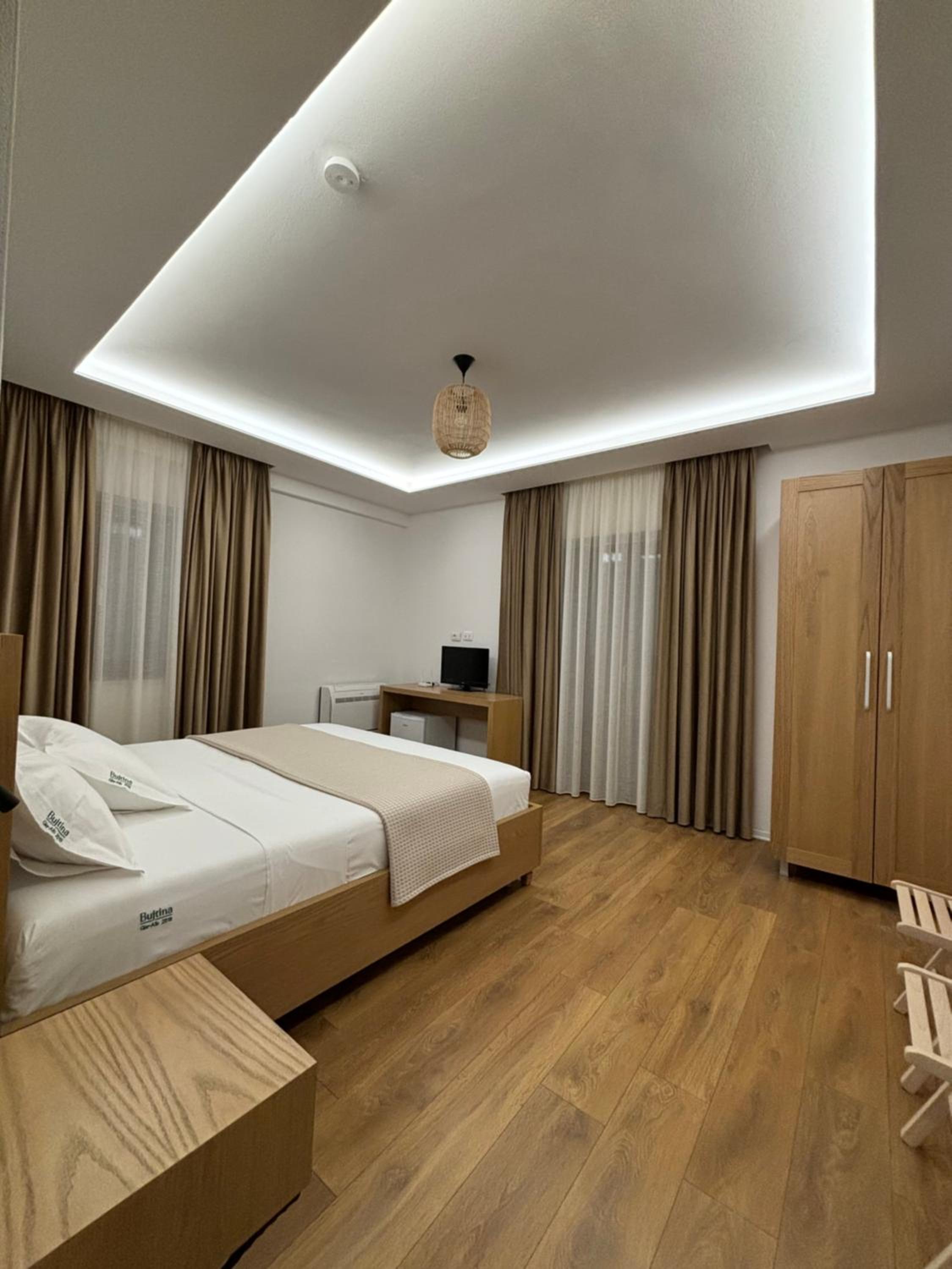 Deluxe Suite with Balcony with Valley and Mountain View photo 2