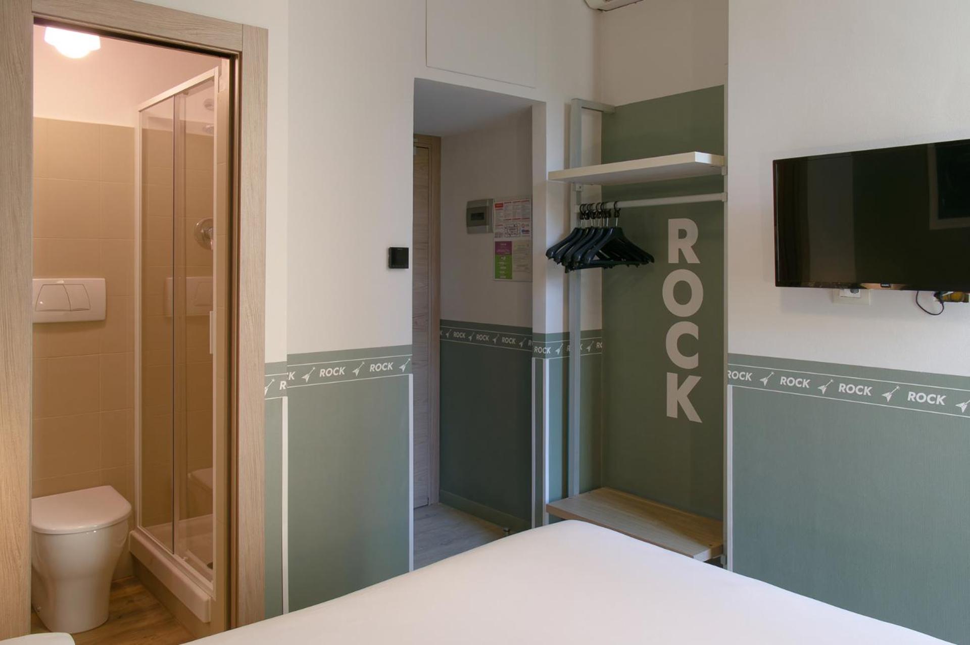 Standard Double Room - Non-Smoking photo 2