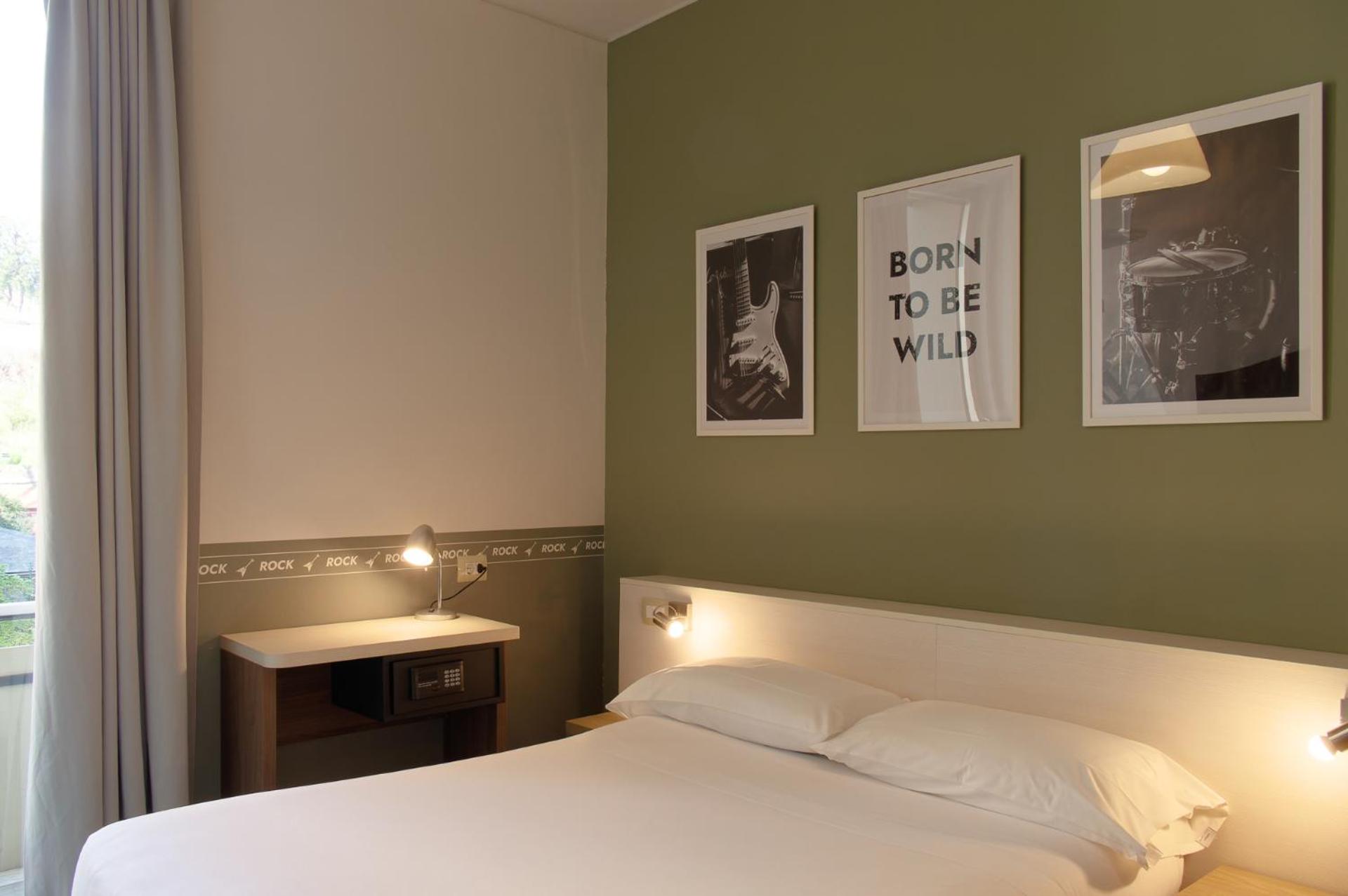 Standard Double Room - Non-Smoking photo 1