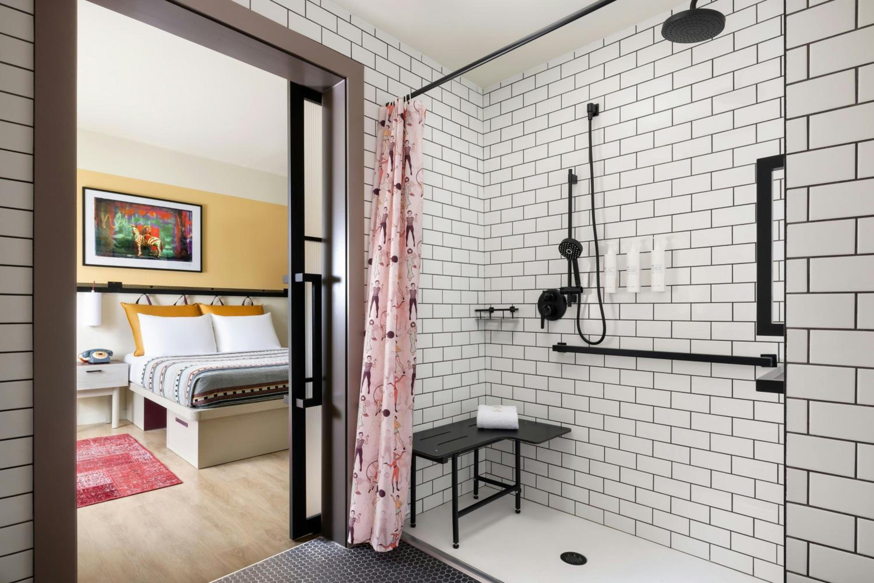 Queen Room - Hearing Accessible