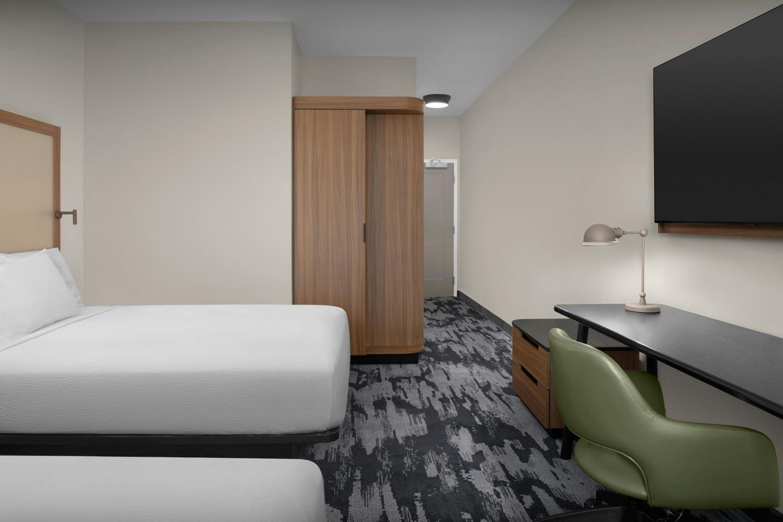 Standard Queen Room with Two Queen Beds - Hearing Accessible - Photo 2