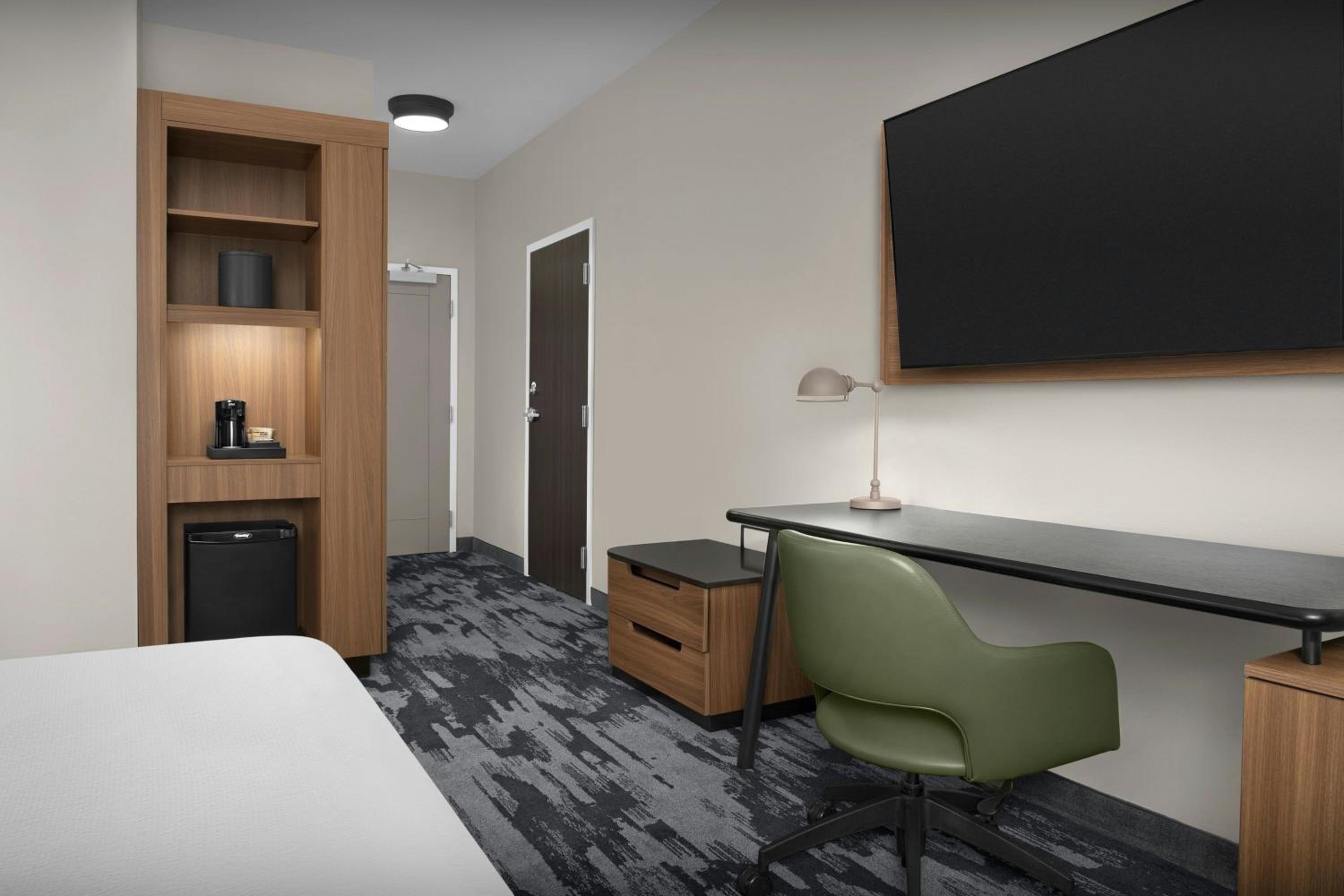 Standard King Room - Hearing Accessible photo 1