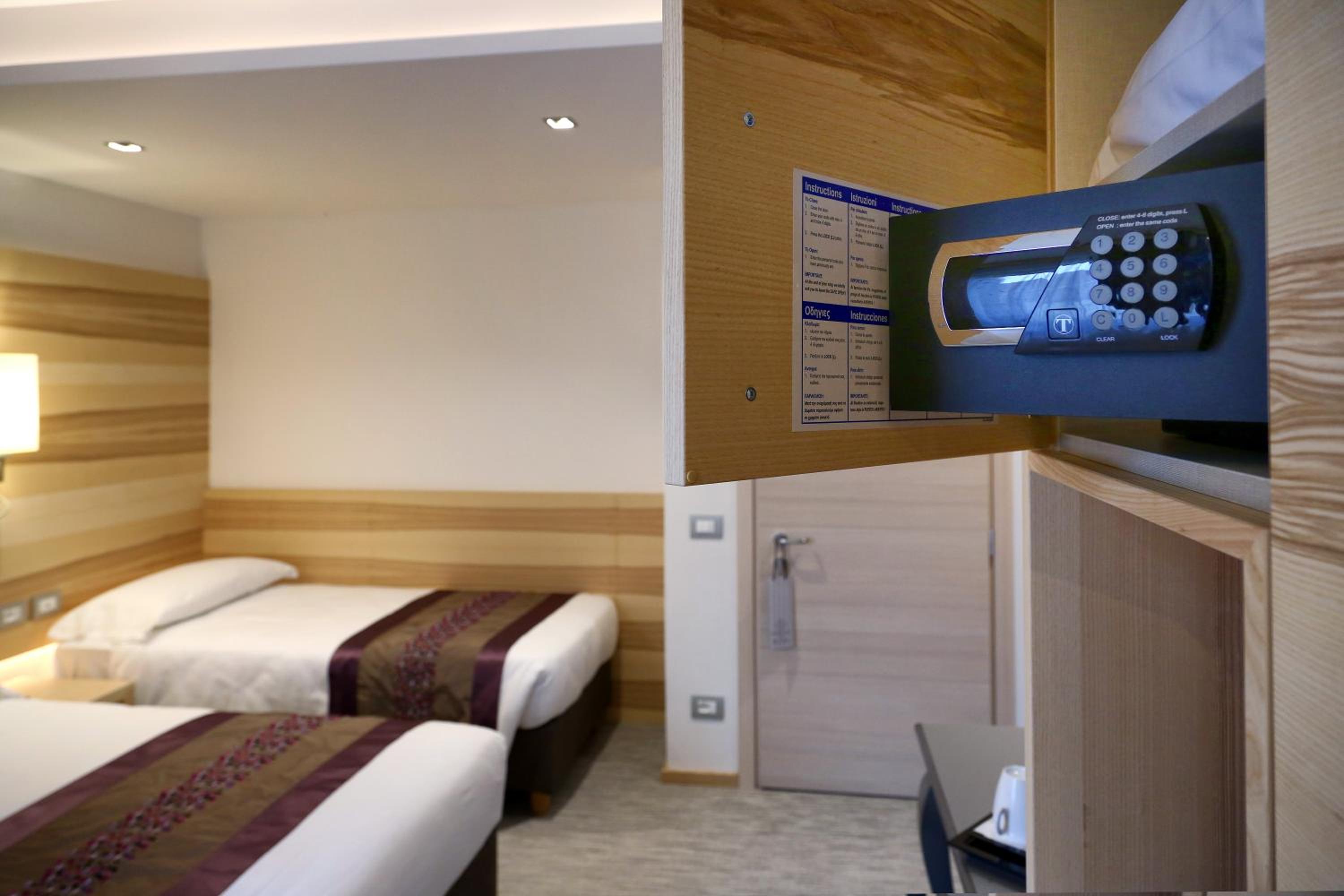 Triple Room - Photo 13