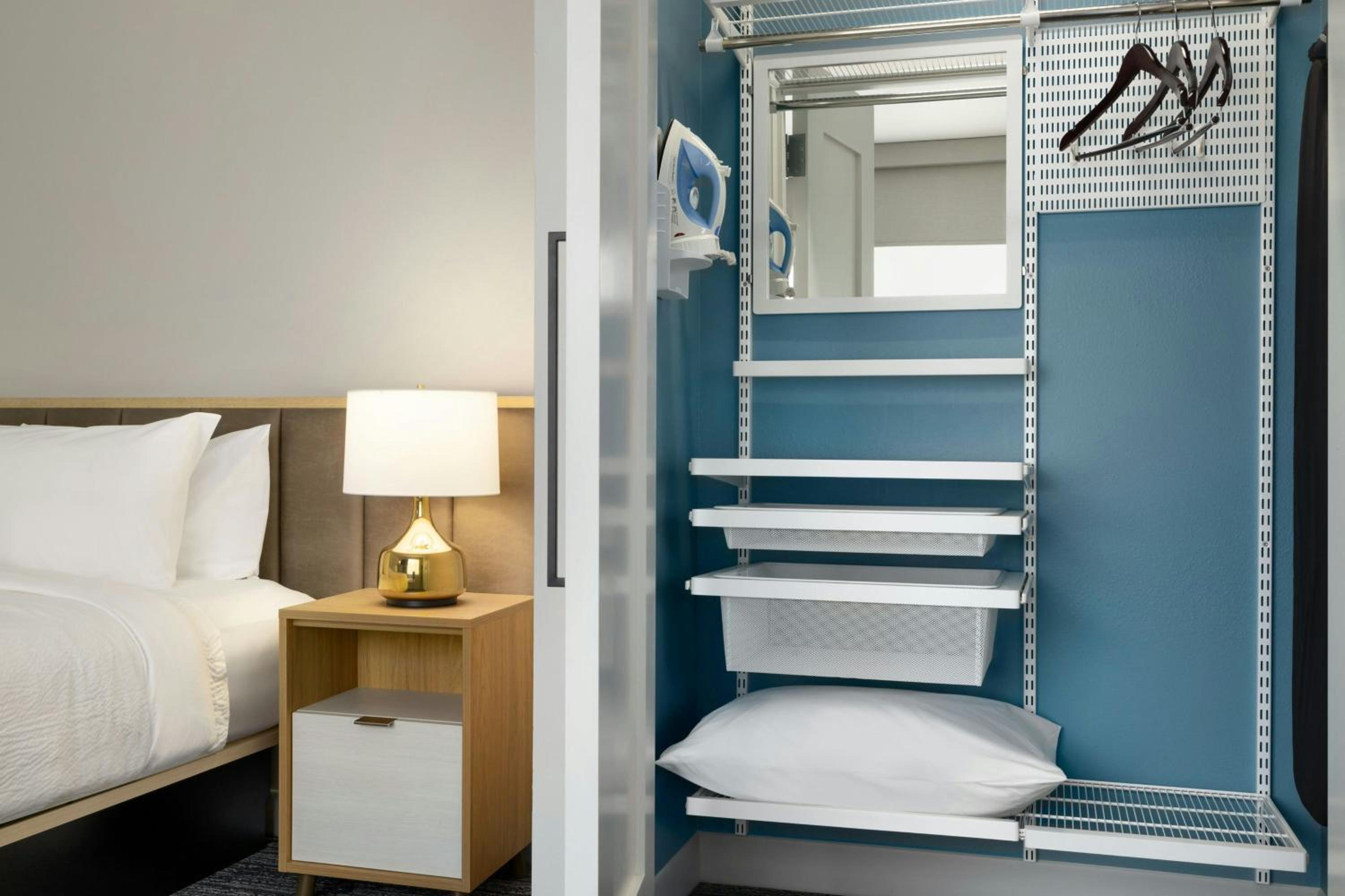 Studio with Two Queen Beds - Hearing Accessible photo 2