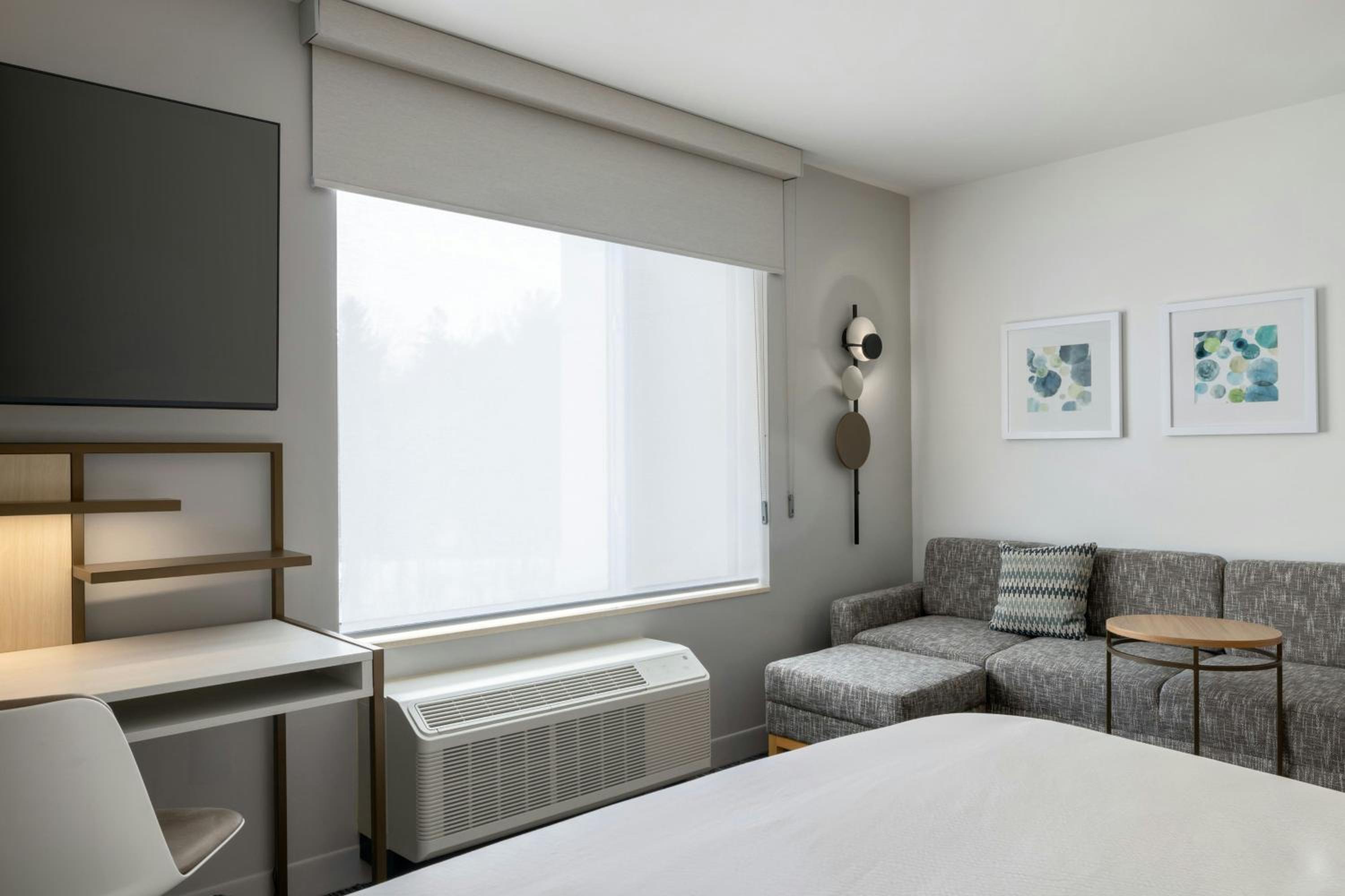 King Studio with Sofa Bed - Hearing Accessible photo 1