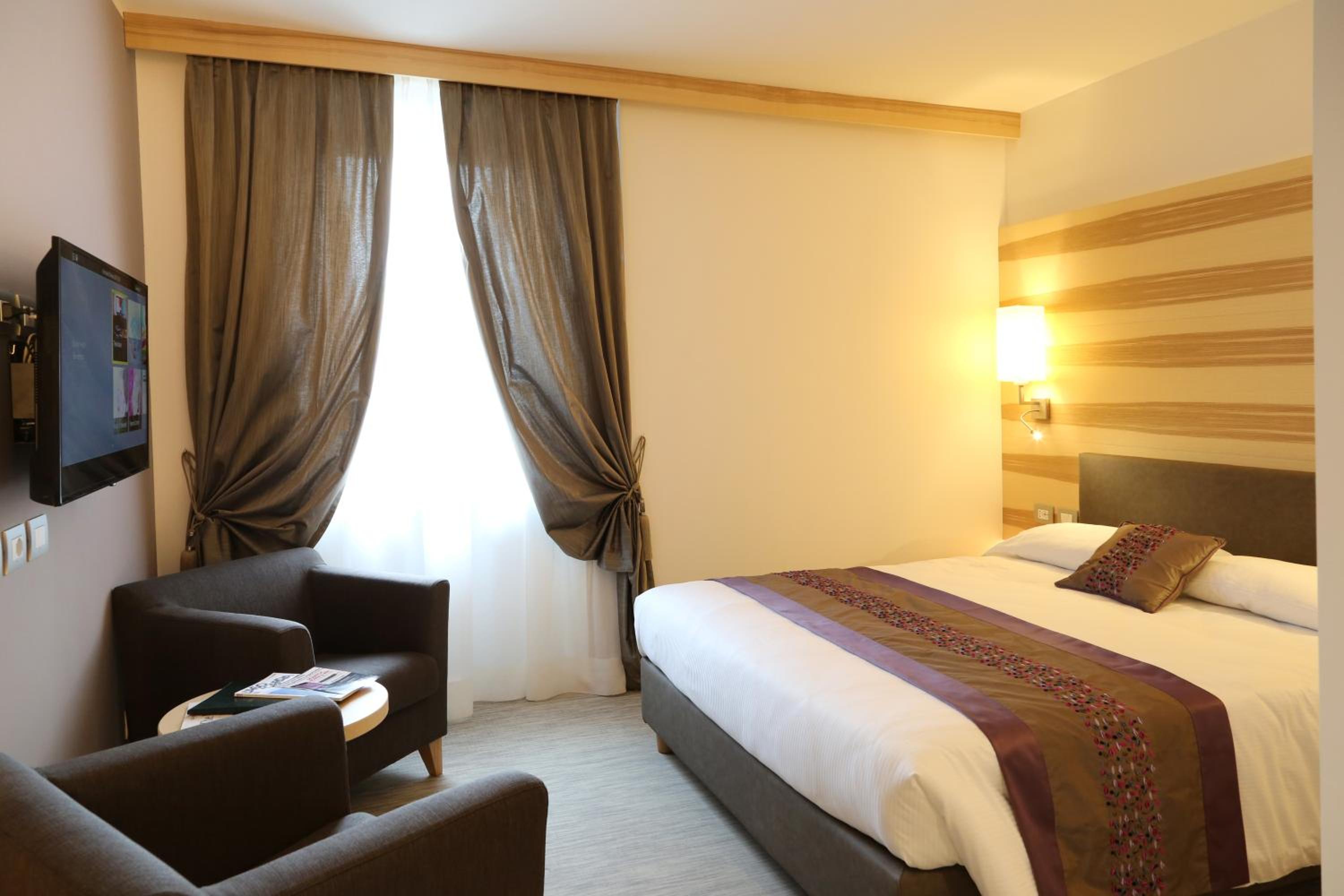Double or Twin Room - Photo 6