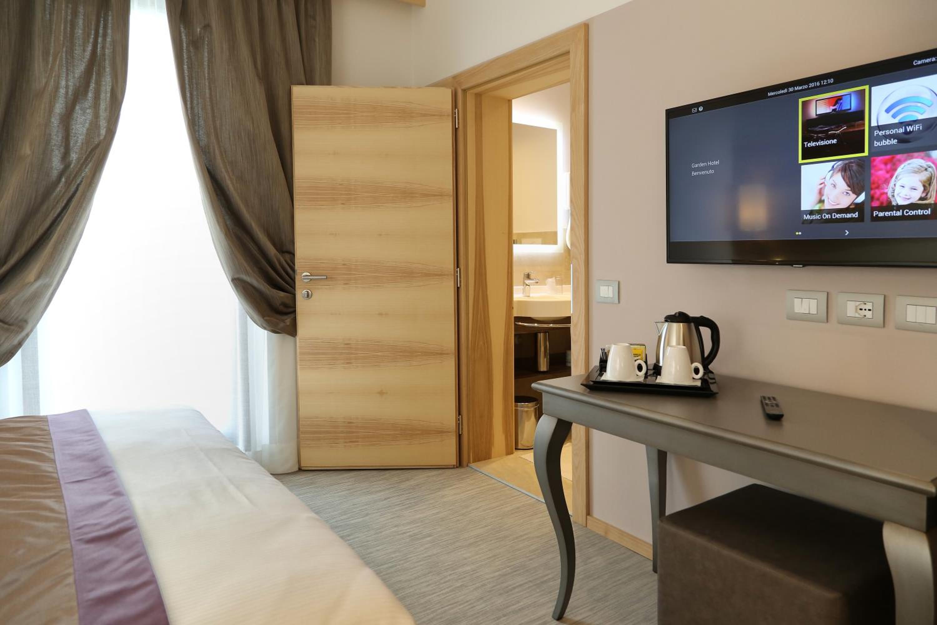 Double or Twin Room - Photo 13